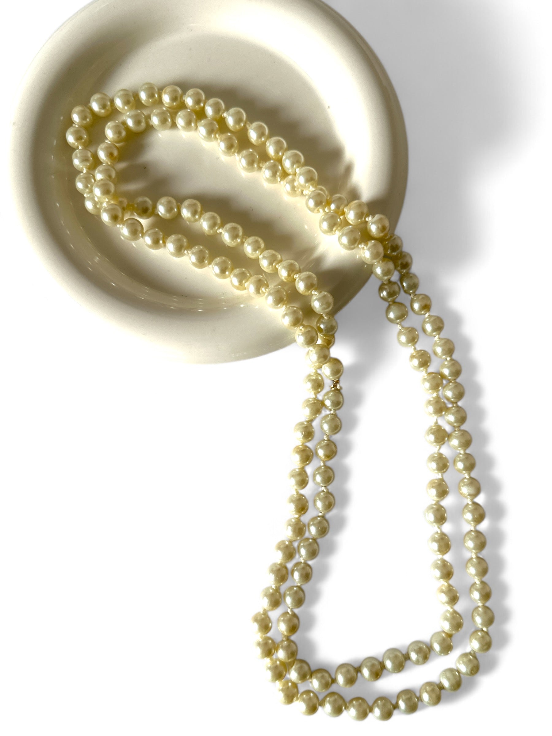 Χειροποίητο μακρύ κολιέ με πέρλες 10 mm που γυρίζει δύο φορές στο λαιμό – Pearl Loop Necklace – So Cute by Dimi