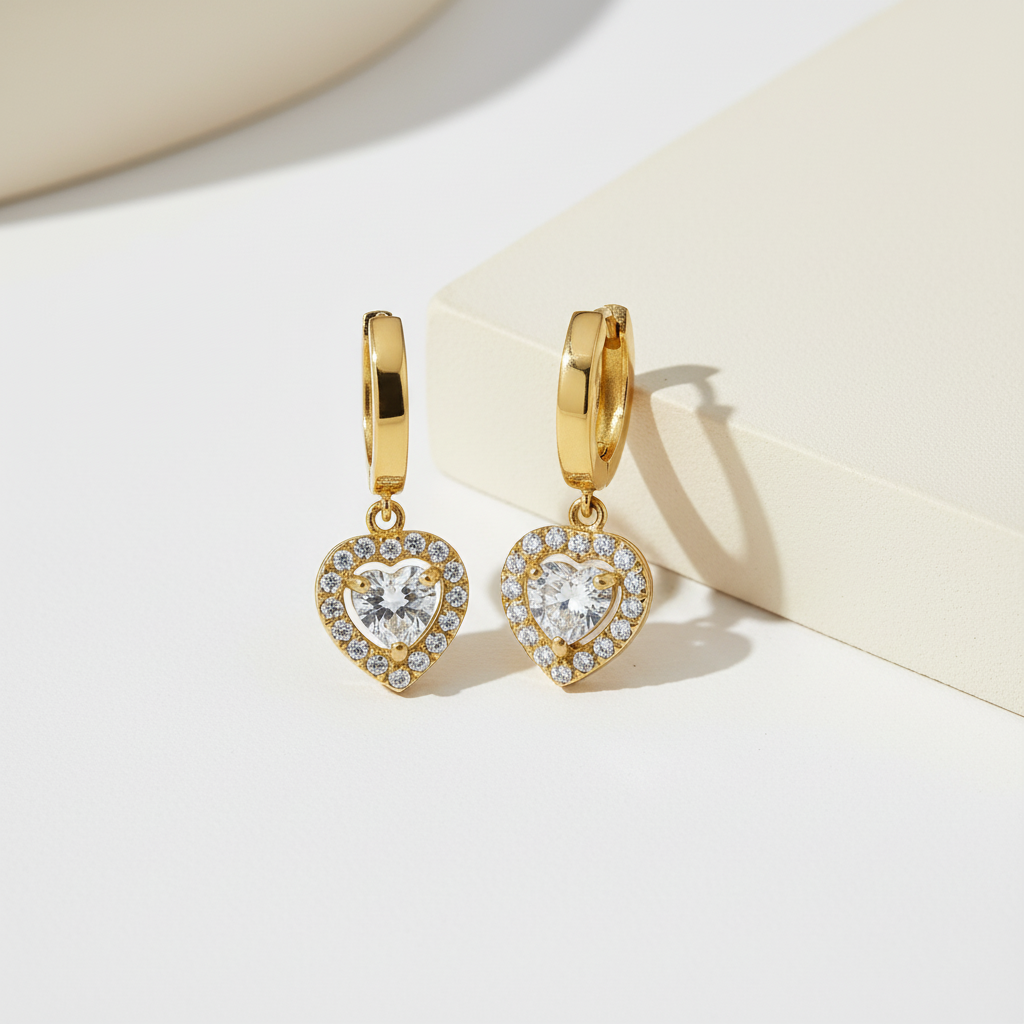 Amor Earrings – Ατσάλινα σκουλαρίκια με κρικάκι και καρδιά με ζιργκόν σε χρυσό ί | So Cute by Dimi