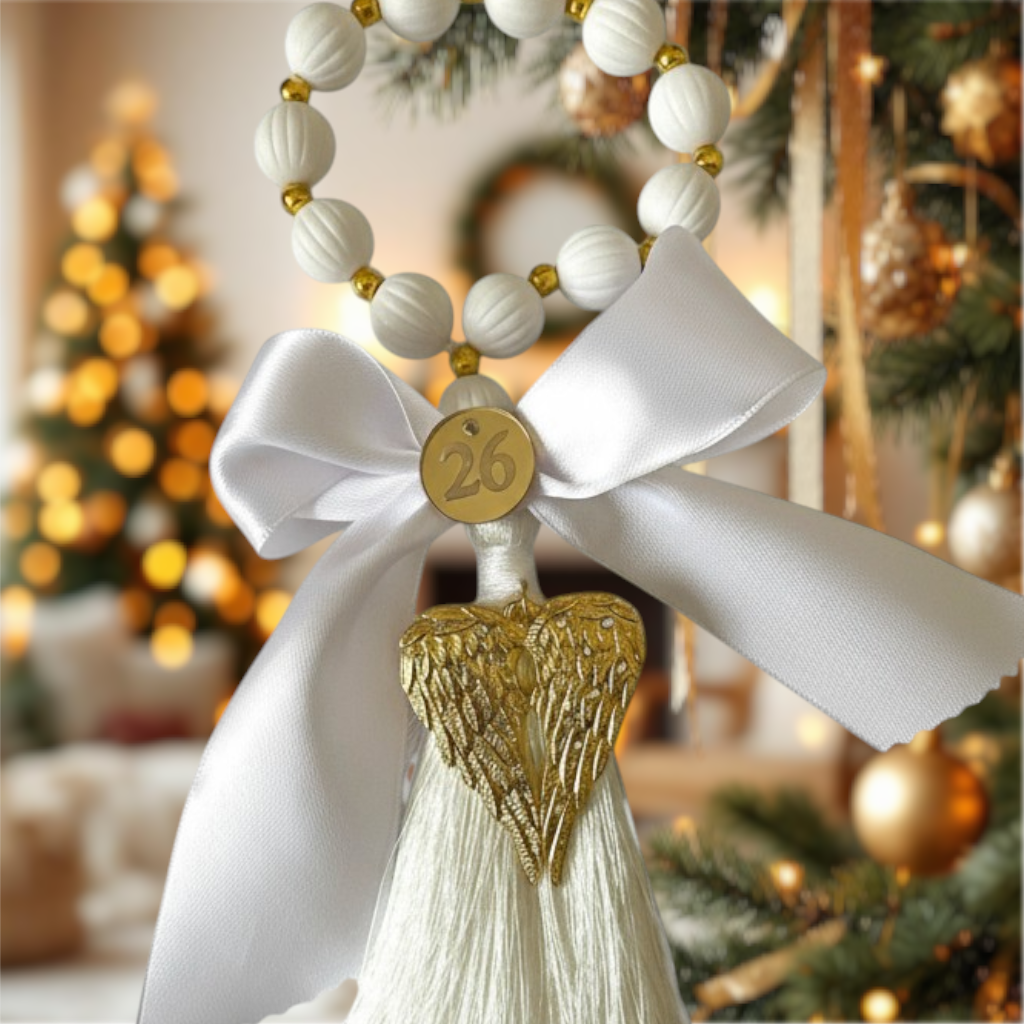 Κρεμαστό γούρι με φτερά αγγέλου, φούντα και σατέν φιόγκο – So Cute by Dimi