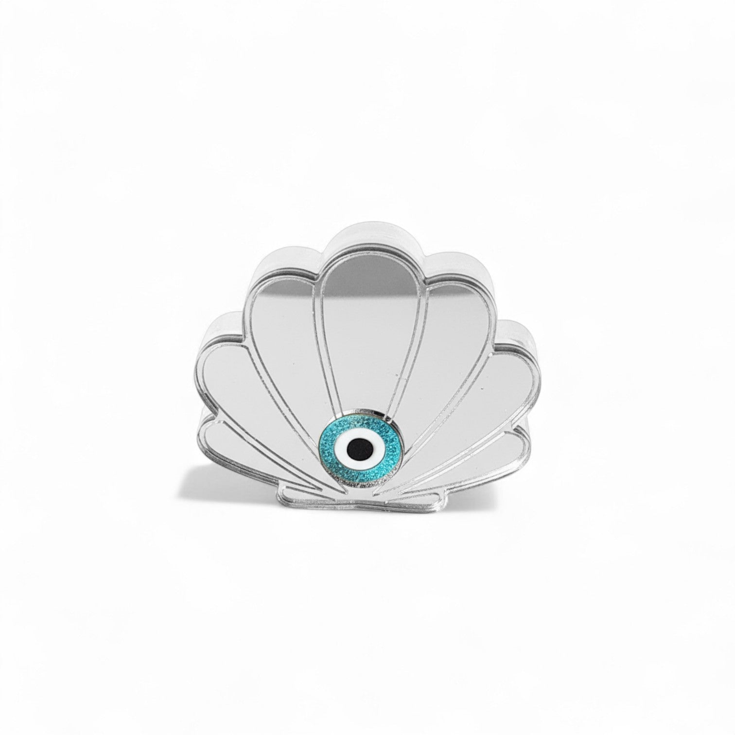 Χειροποίητο επιτραπέζιο γούρι κοχύλι με μάτι από πλεξιγκλάς καθρέφτη και λευκή πλάτη, So Cute by Dimi.