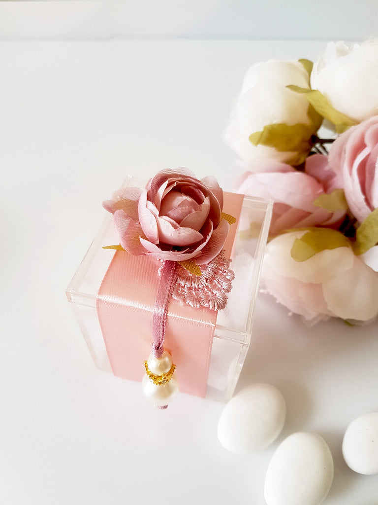 Mπομπονιέρα γάμου πλεξιγκλάς κουτάκι με λουλούδι και πέρλες - So Cute by Dimi