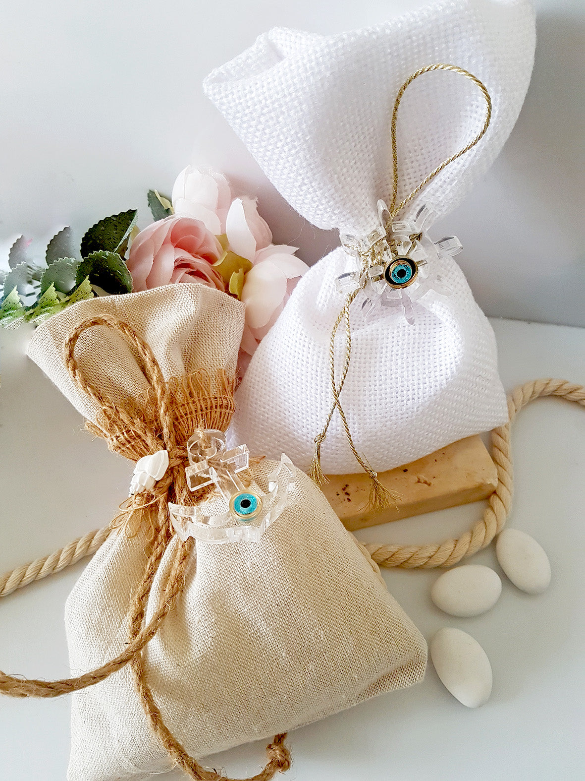 Μπομπονιέρα γάμου λινό πουγκί με μίνι επιτραπέζια άγκυρα πλοίου με μάτι - So Cute by Dimi