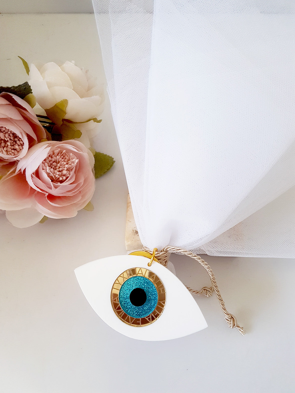 Μπομπονιέρα γάμου με τούλι και μπρελόκ μάτι με χάραξη ευχές - So Cute by Dimi