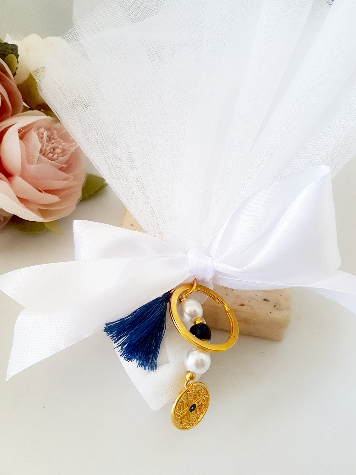 Mπομπονιέρα βάπτισης με τούλι και μπρελόκ κωνσταντινάτο με μάτι - So Cute by Dimi