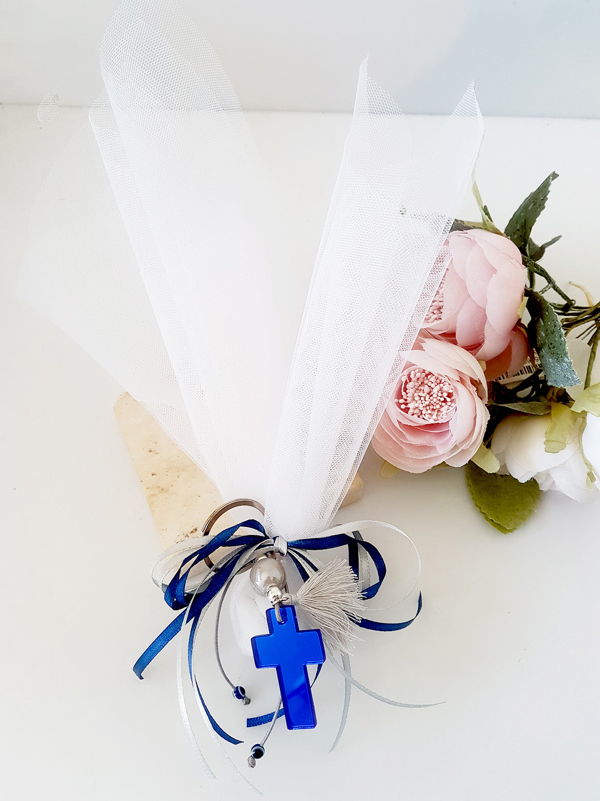 Μπομπονιέρα βάπτισης με τούλι και μπρελόκ με σταυρό - So Cute by Dimi