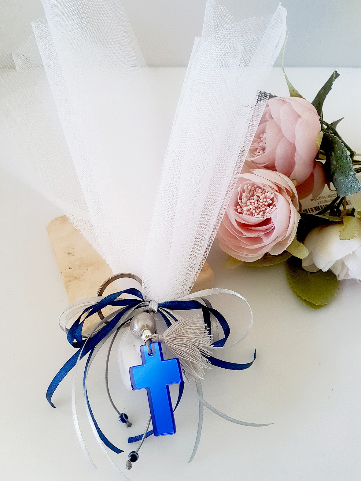 Μπομπονιέρα βάπτισης με τούλι και μπρελόκ με σταυρό - So Cute by Dimi