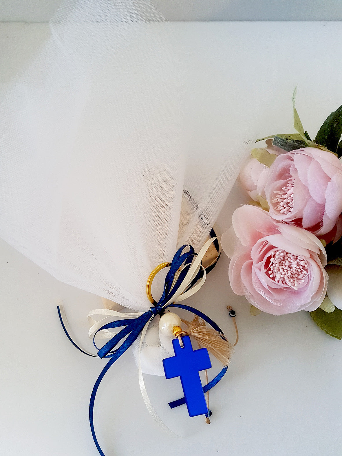 Μπομπονιέρα βάπτισης με τούλι και μπρελόκ με σταυρό - So Cute by Dimi
