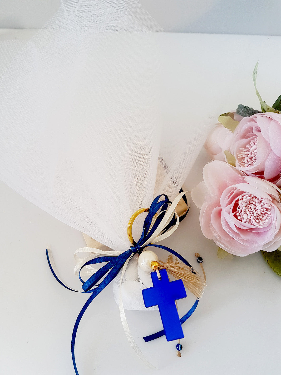 Μπομπονιέρα βάπτισης με τούλι και μπρελόκ με σταυρό - So Cute by Dimi