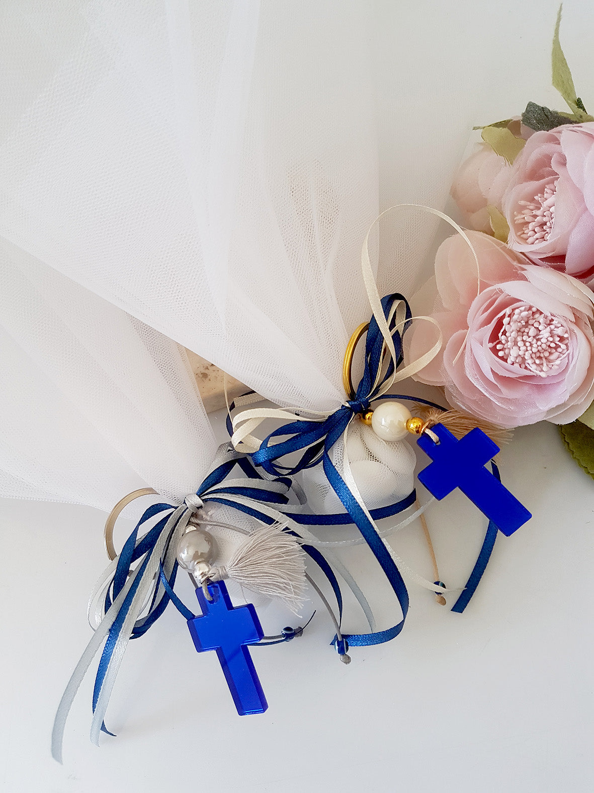 Μπομπονιέρα βάπτισης με τούλι και μπρελόκ με σταυρό - So Cute by Dimi