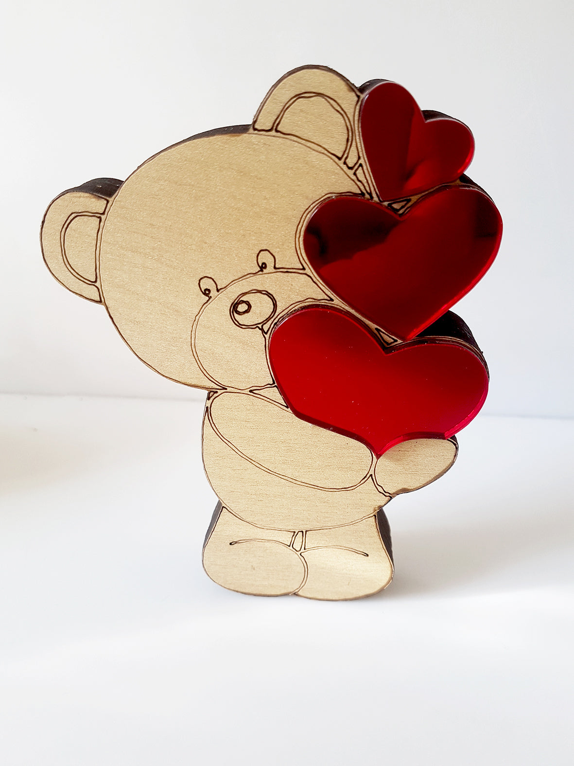Ξύλινο επιτραπέζιο γούρι αρκουδάκι με καρδιές - So Cute by Dimi
