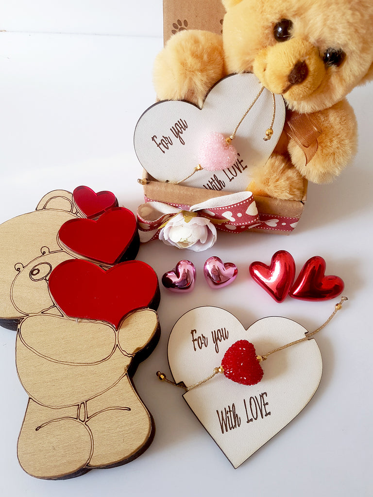 Ξύλινο επιτραπέζιο γούρι αρκουδάκι με καρδιές - So Cute by Dimi