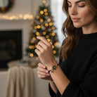 Χειροποίητο βραχιόλι γούρι 2026 με επιχρυσωμένο μοτίφ και charm σταγόνα γκλίτερ – So Cute by Dimi