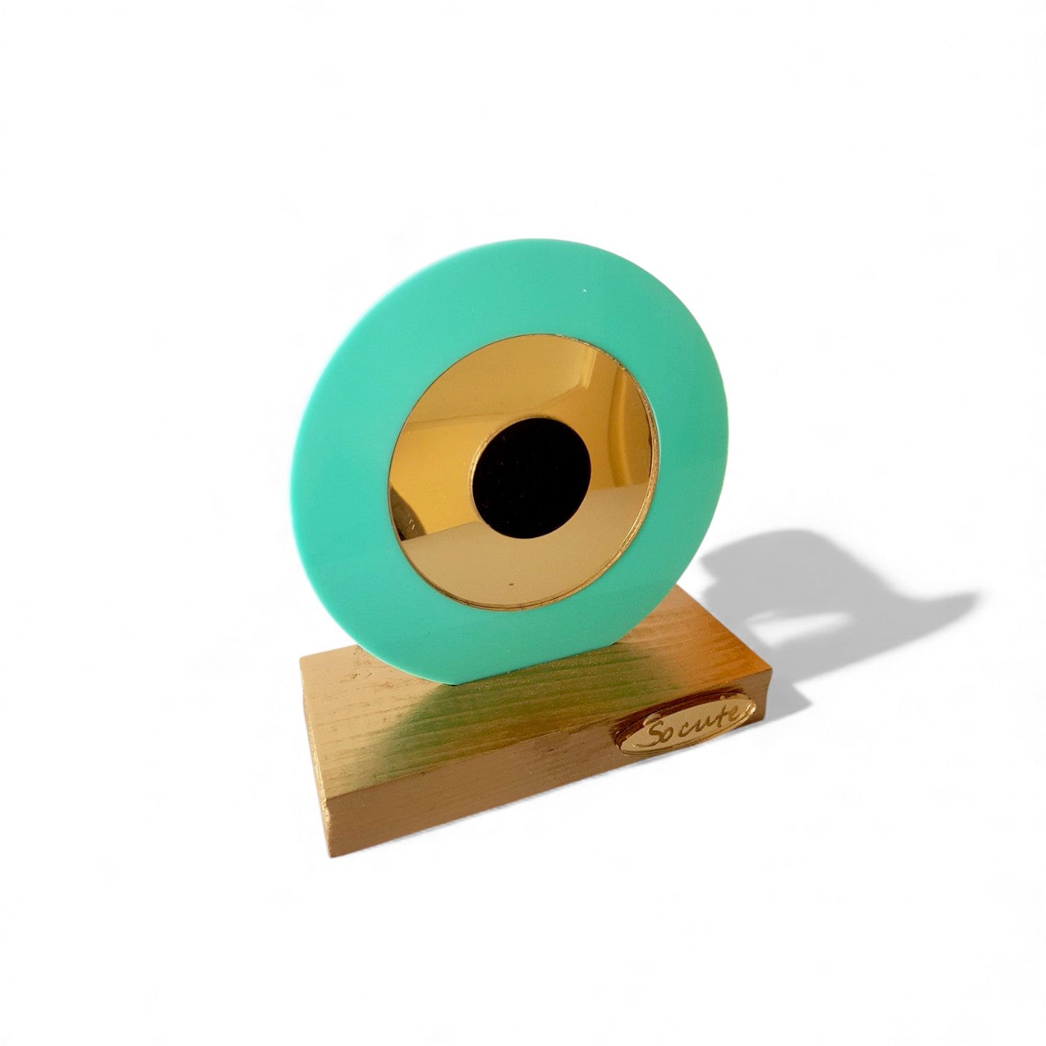Επιτραπέζιο γούρι μάτι από πλεξιγκλάς σε μέντα με χρυσό καθρέφτη και ξύλινη βάση – So Cute by Dimi
