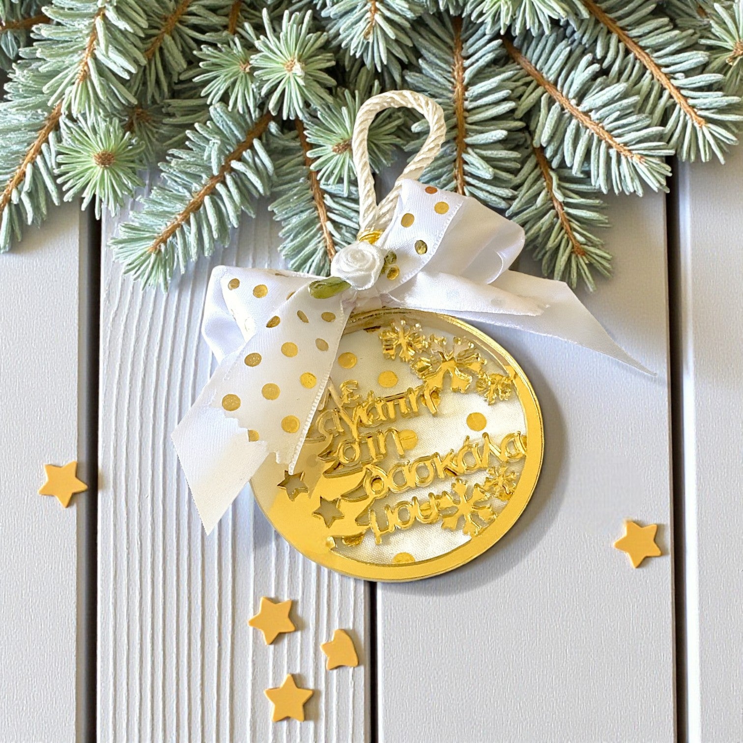 Χειροποίητο γούρι δασκάλα με σατέν φιόγκο, τριανταφυλλάκι και στοιχείο από χρυσό πλεξιγκλάς So Cute by DImi