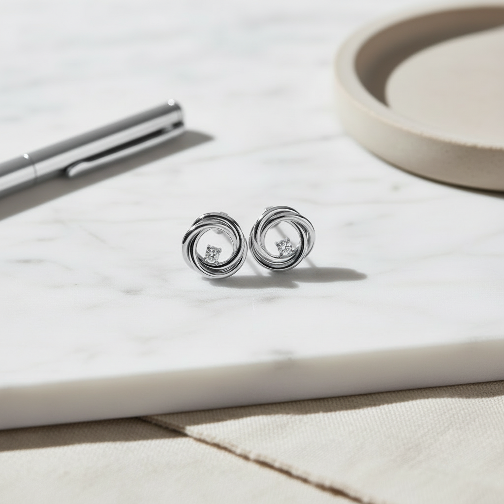 Stainless steel twisted stud earrings with central crystal in silver– So Cute by Dimi.