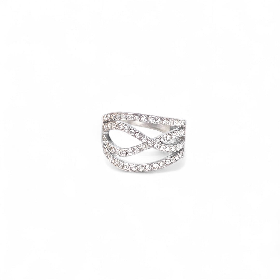 Δαχτυλίδι “Infinity Glam” από ανοξείδωτο ατσάλι με διπλό σχέδιο infinity και pavé ζιργκόν – σε χρυσό και ασημί – So Cute by Dimi