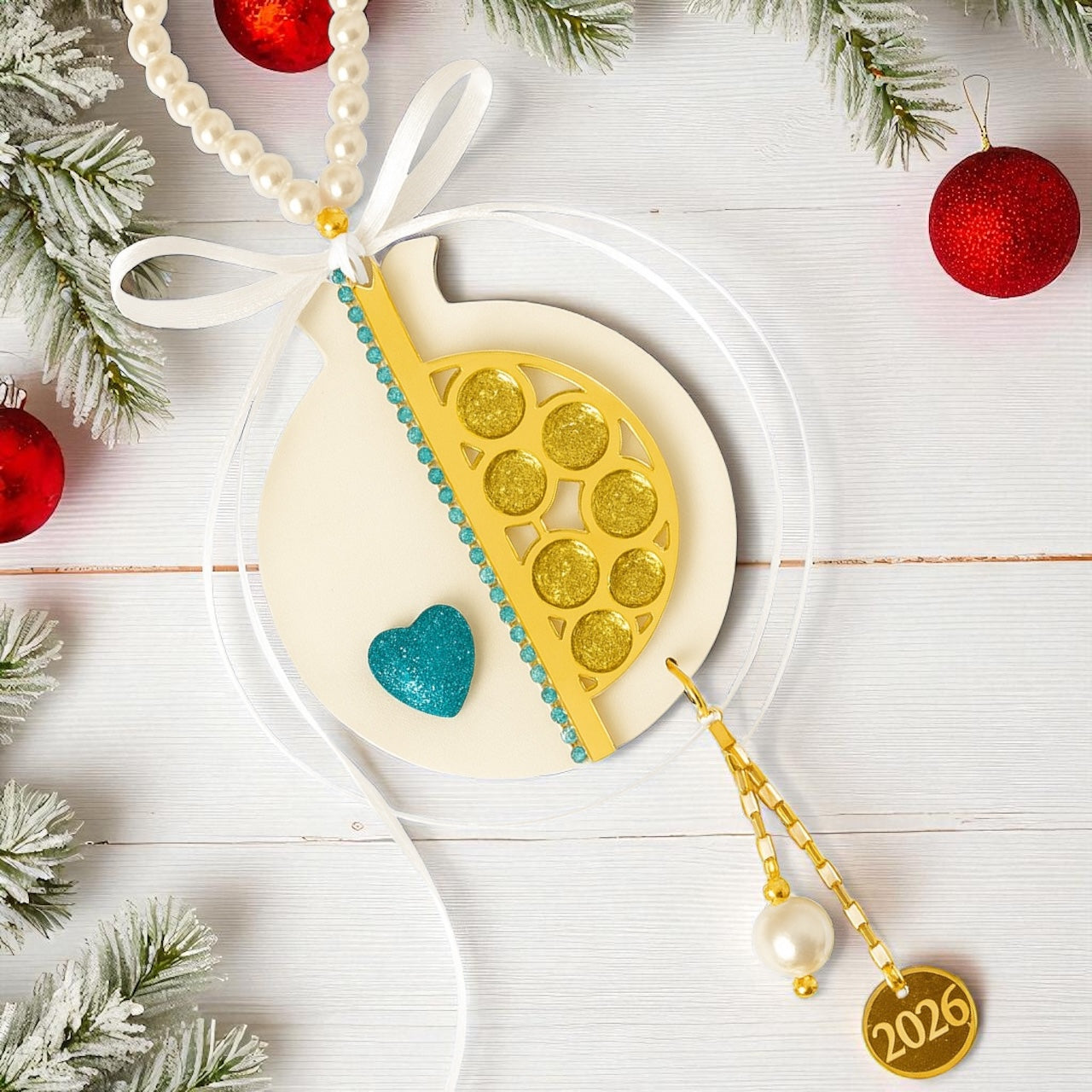 Χειροποίητο γούρι ρόδι από πλεξιγκλάς με στρας, καρδιά και charm 26 So Cute by Dimi