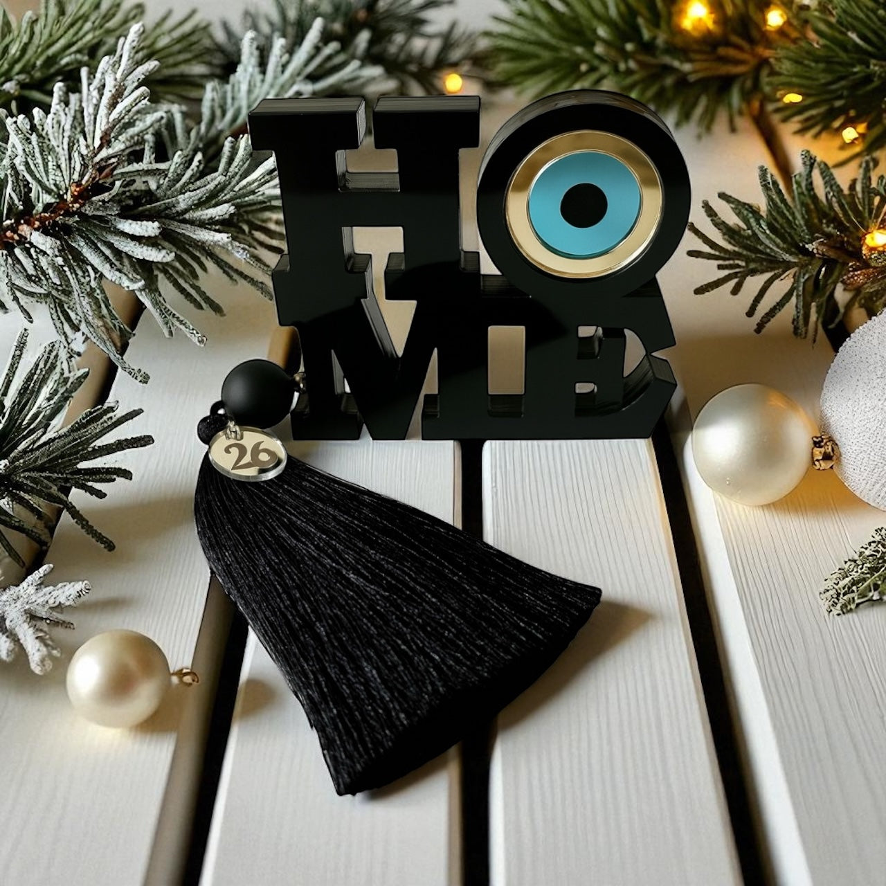 Επιτραπέζιο γούρι HOME με μάτι από πλεξιγκλάς και φούντα – So Cute by Dimi