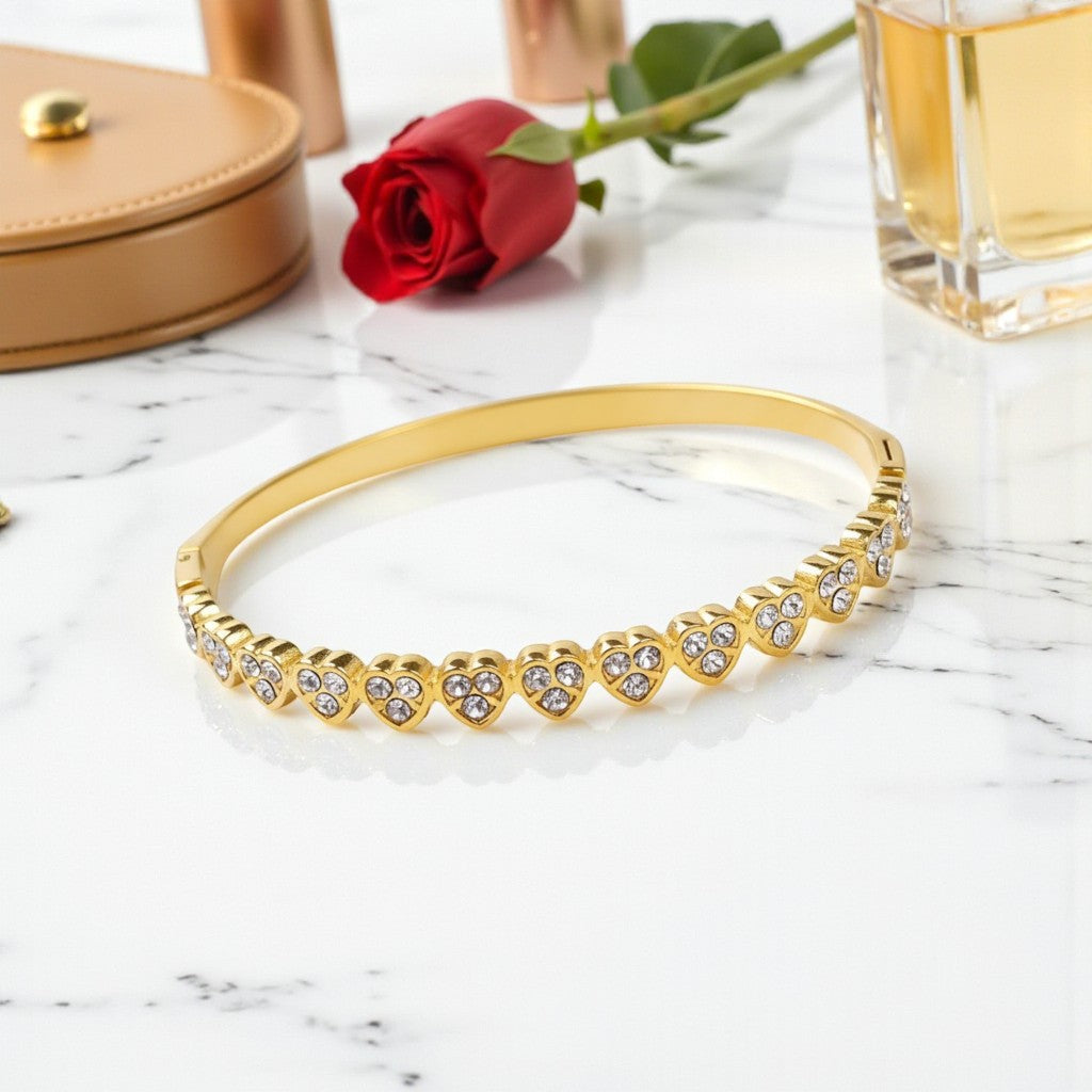 Ατσάλινο βραχιόλι Golden Hearts με καρδιές και στρας σε χρυσό| So Cute by Dimi