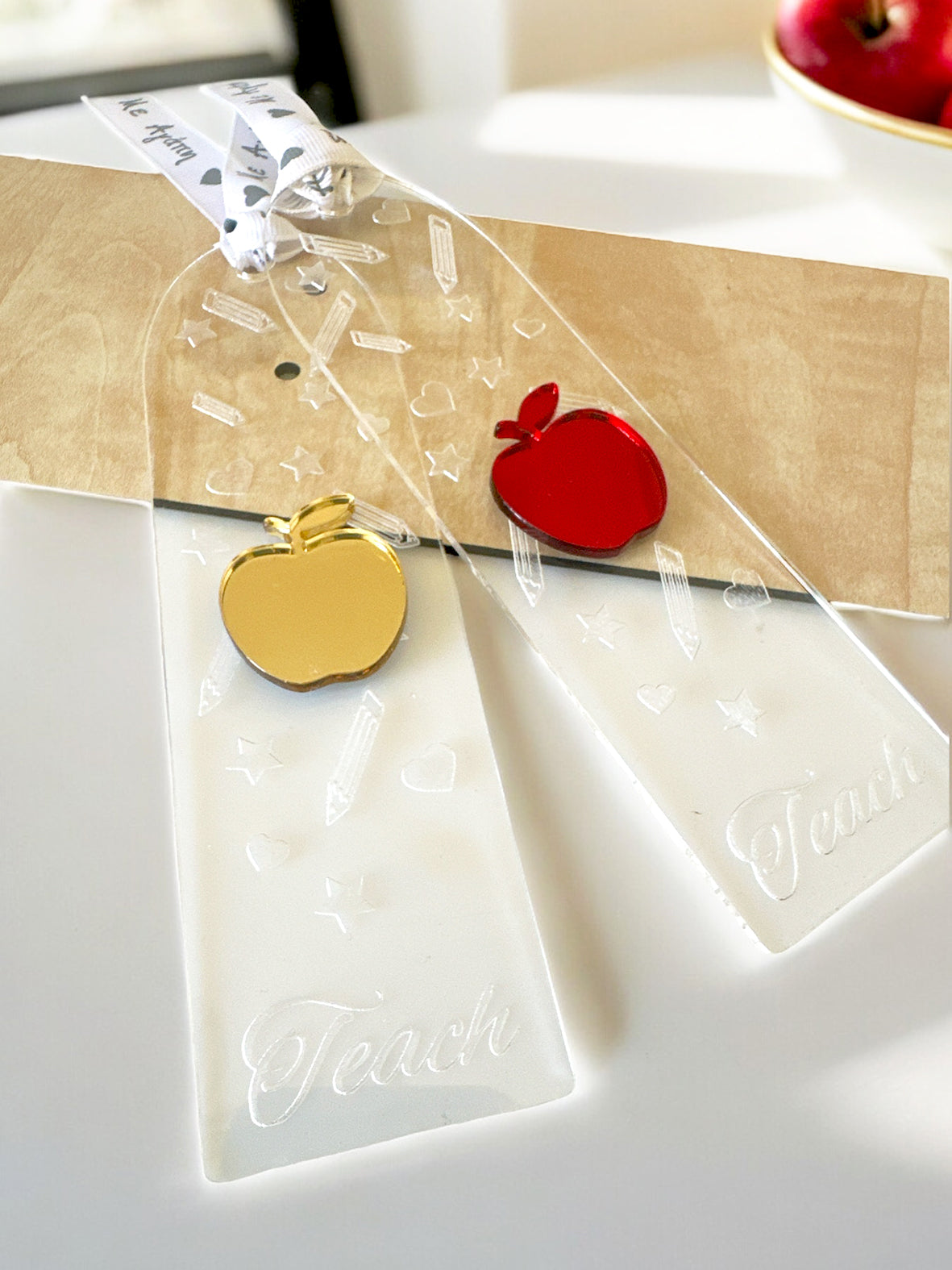 Πλεξιγκλάς σελιδοδείκτης με μήλο - So Cute by Dimi