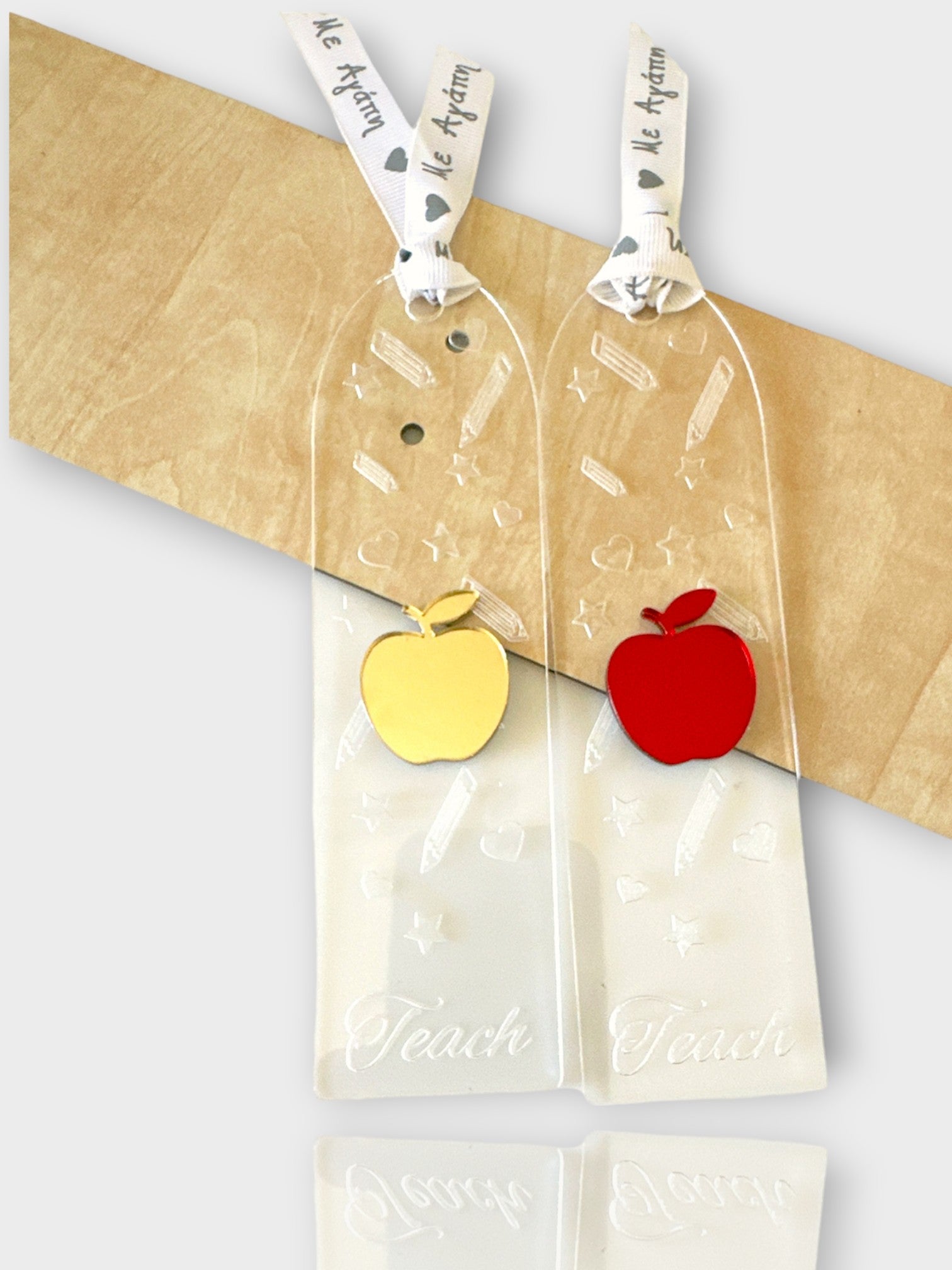 Πλεξιγκλάς σελιδοδείκτης με μήλο - So Cute by Dimi