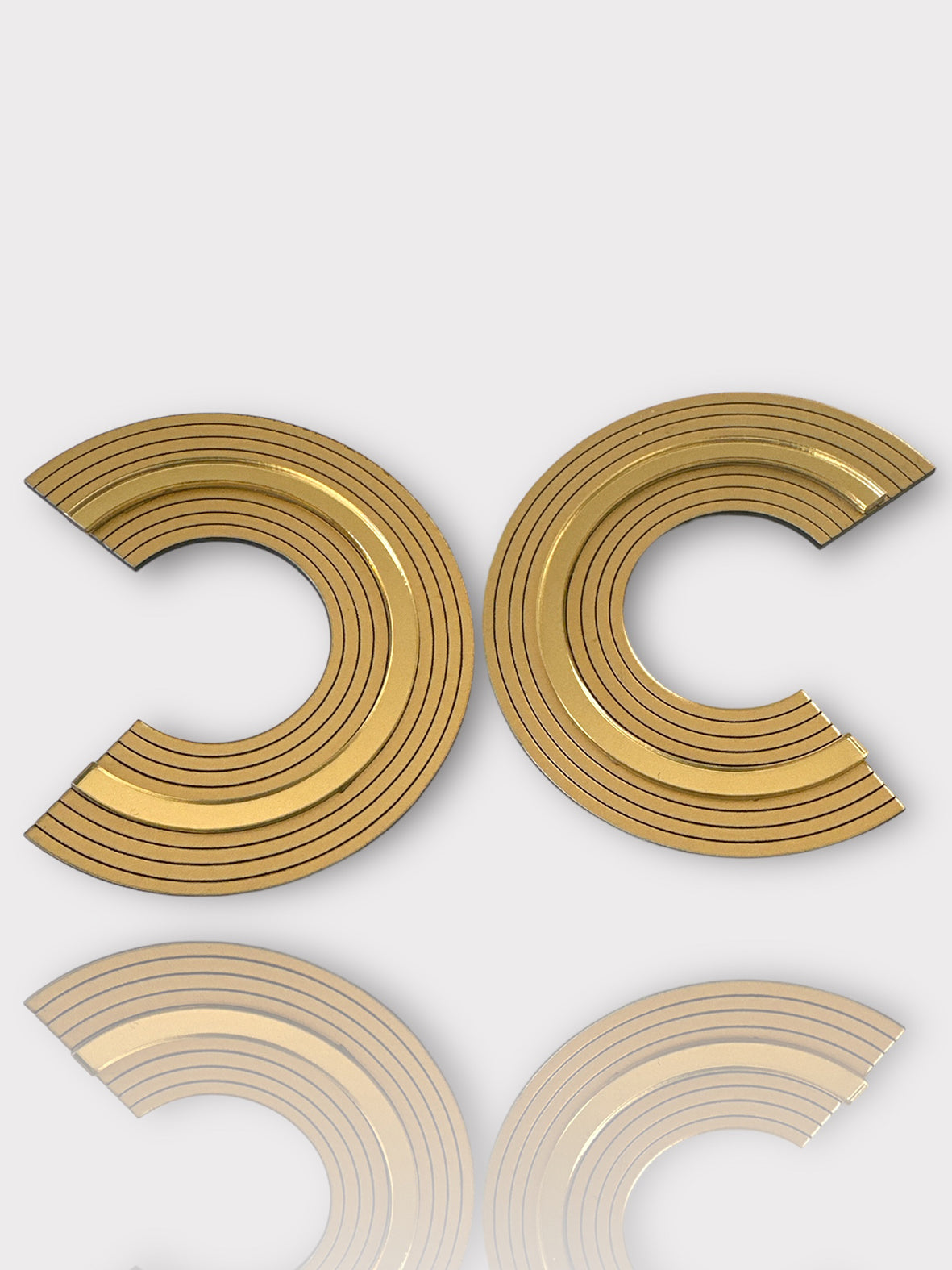 Cecilia earrings – ανάγλυφα plexiglass σκουλαρίκια 3/4 κύκλος, ματ & καθρέφτης – So Cute by Dimi