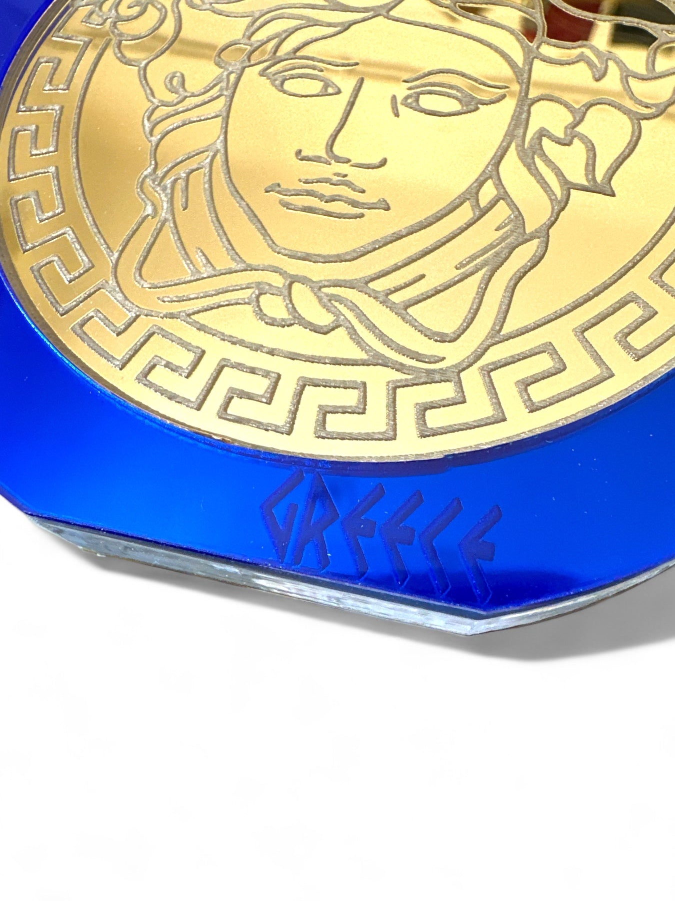 Γούρι μέδουσα από πλεξιγκλάς καθρέφτη σε στρογγυλό σχήμα, χειροποίητο, διάμετρος 12,5 εκ. - So Cute by Dimi