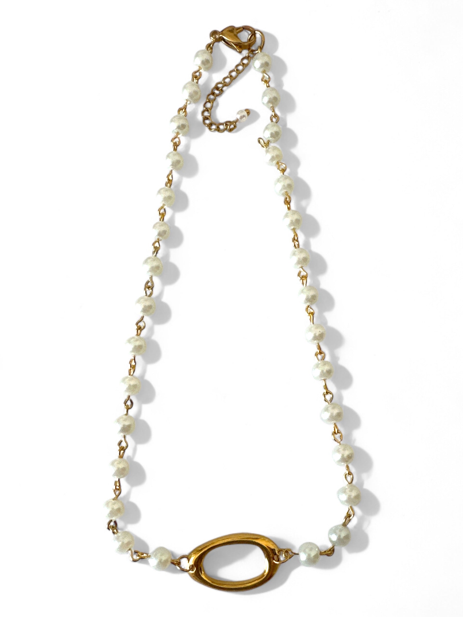 Χειροποίητο κολιέ με πέρλες και οβάλ επίχρυσο μοτίφ – Isadora Necklace – So Cute by Dimi