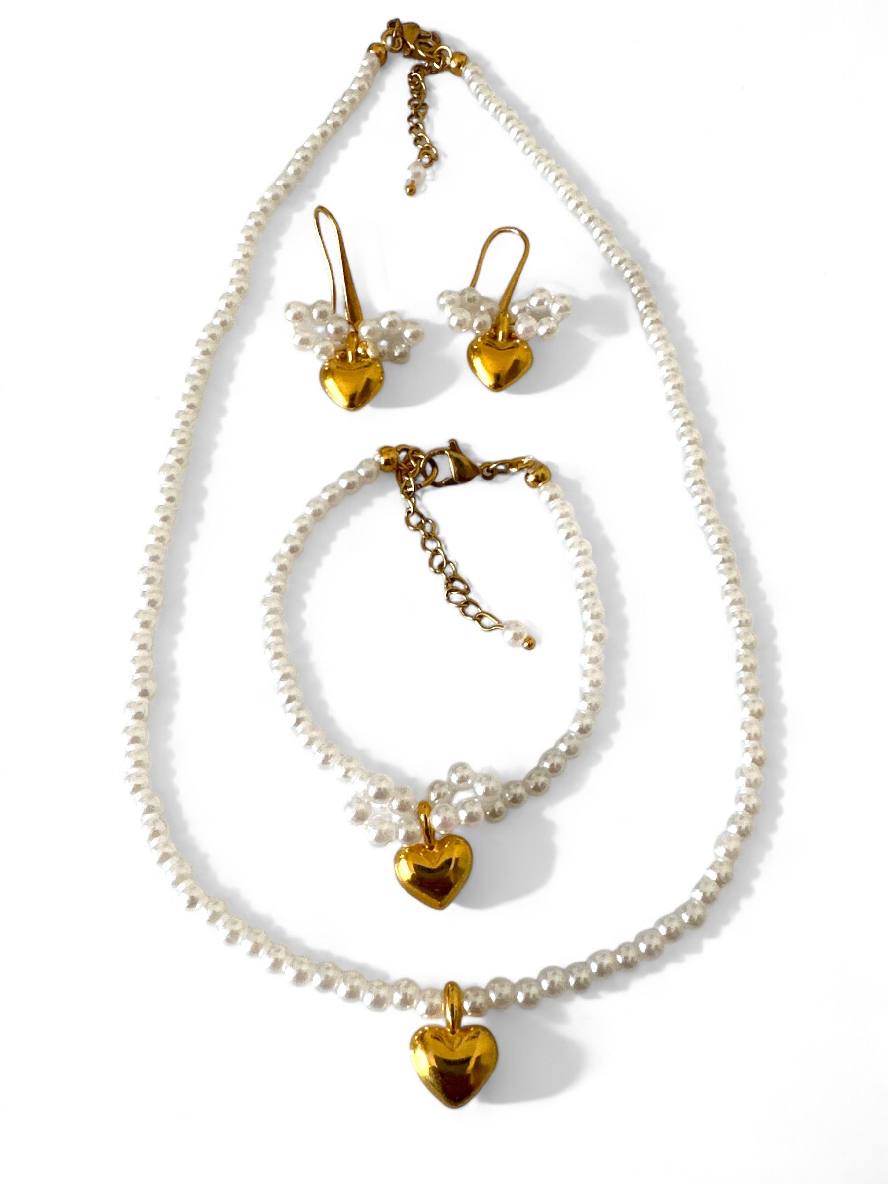 Χειροποίητο κολιέ, βραχιόλι και σκουλαρικίκα με πέρλες και επίχρυση καρδούλα – So Cute by Dimi