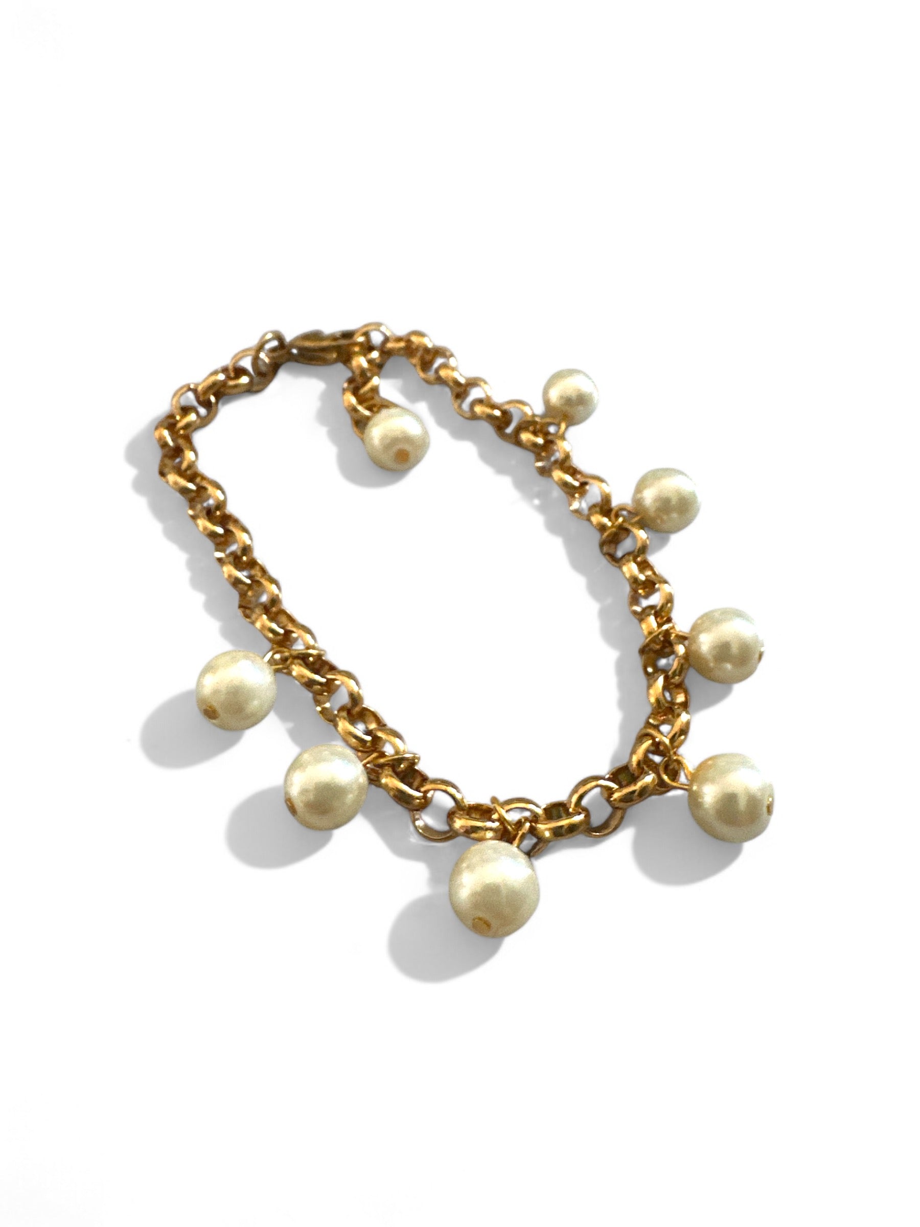 Χειροποίητο ατσάλινο βραχιόλι με κρεμαστές πέρλες – So Cute by Dimi