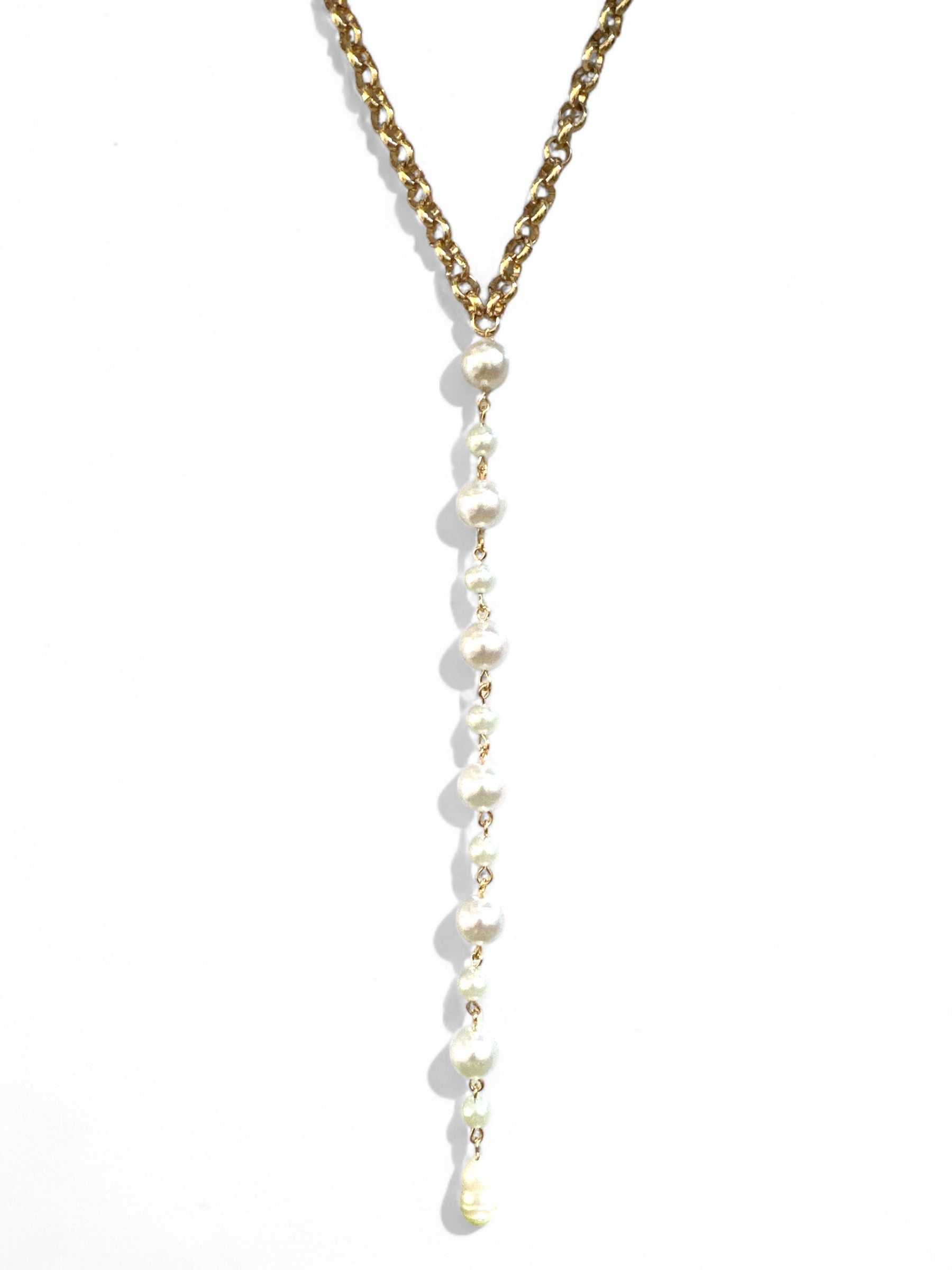 Χειροποίητο κολιέ με ατσάλινη αλυσίδα και κρεμαστό μέρος με πέρλες – Y Pearl Necklace – So Cute by Dimi