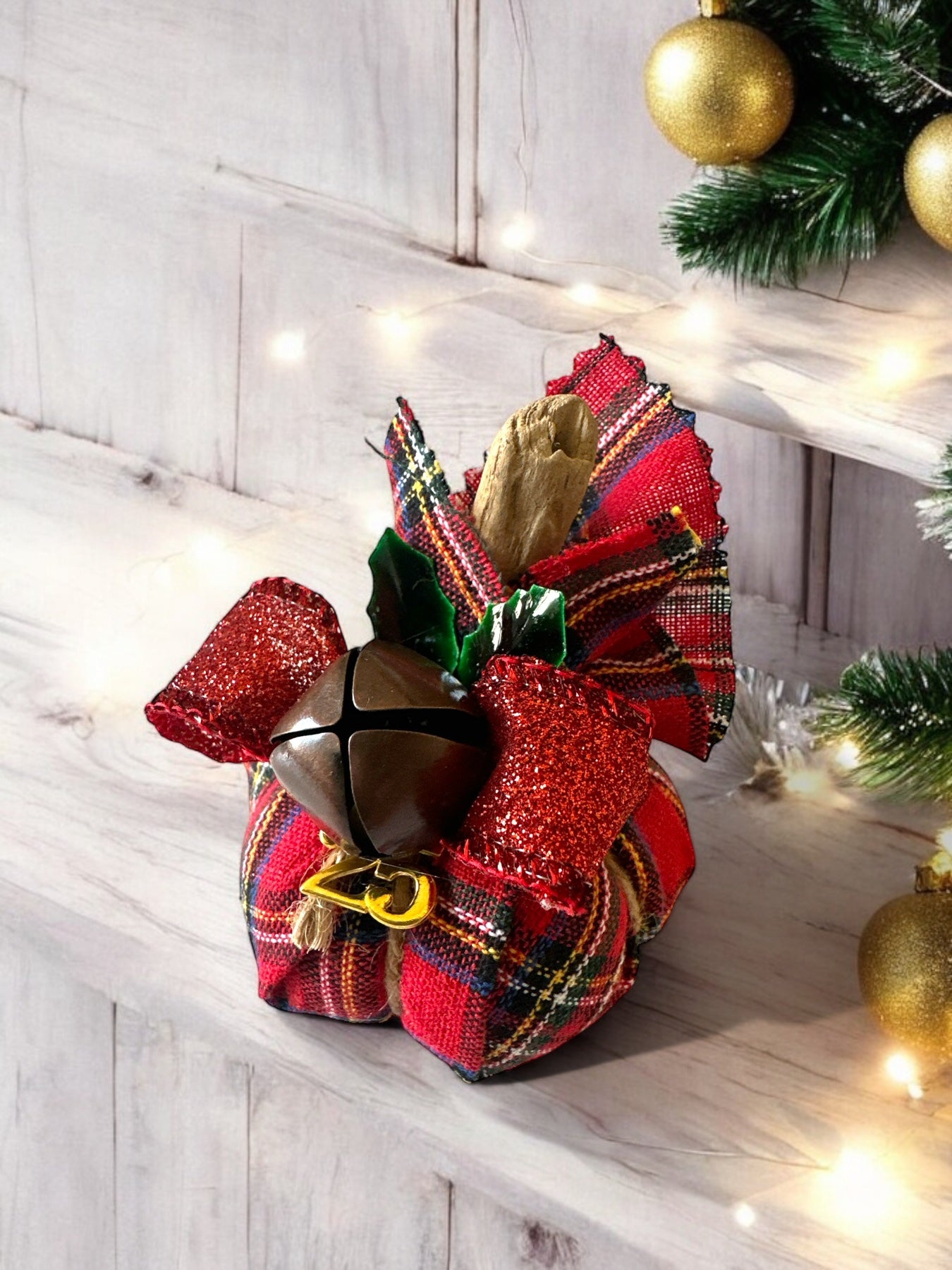 Γούρι 2026 κολοκύθα καρό ύφασμα με φιόγκους και vintage κουδουνάκι – So Cute by Dimi