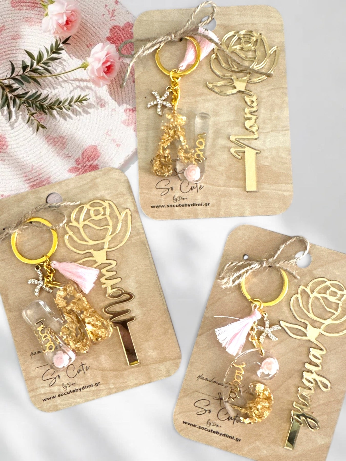 Επετειακό Μπρελόκ για Μαμά, Γιαγιά και Νονά με Φύλλα Χρυσού και Ακρυλικό Τριαντάφυλλο - So Cute by Dimi