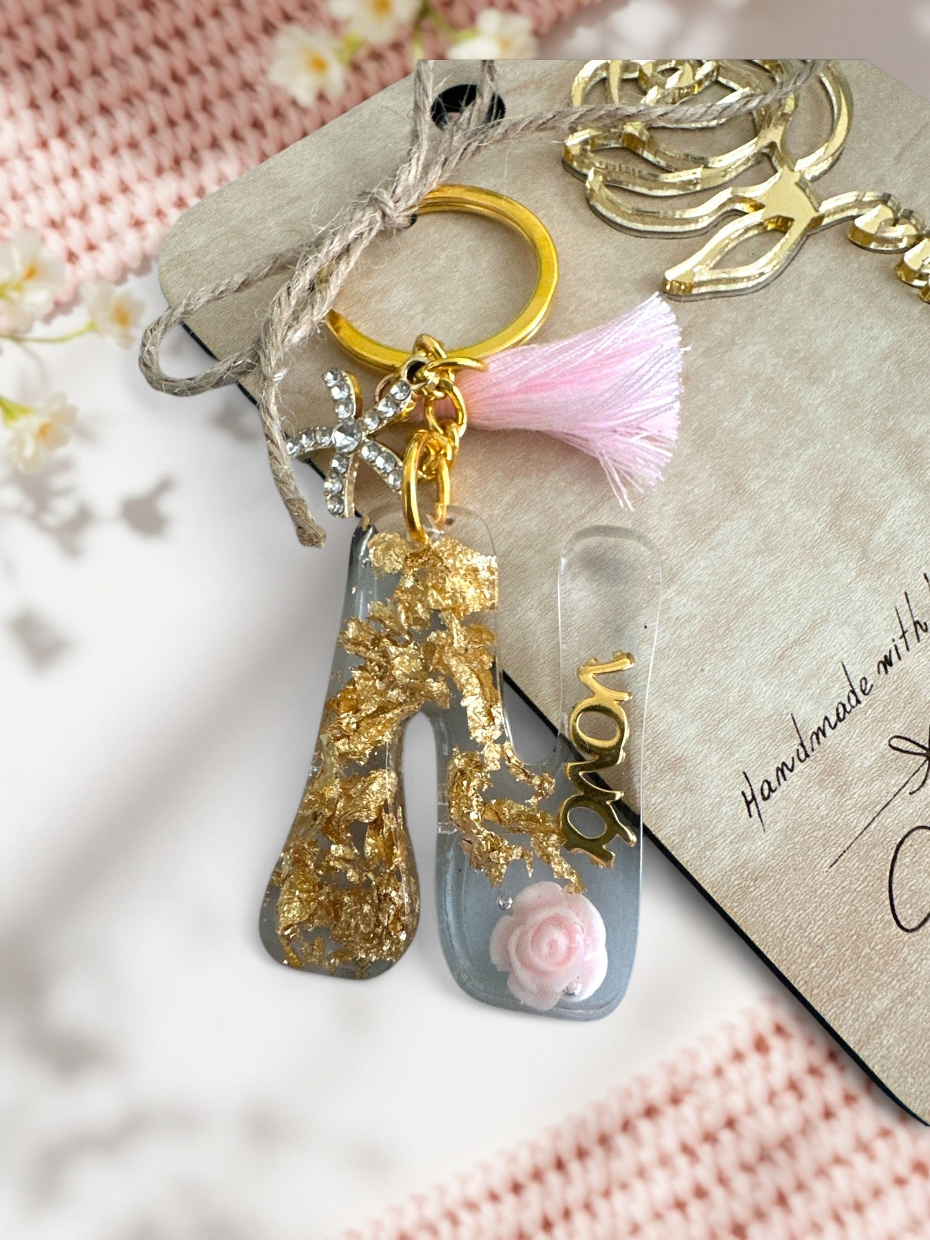 Επετειακό Μπρελόκ για Μαμά, Γιαγιά και Νονά με Φύλλα Χρυσού και Ακρυλικό Τριαντάφυλλο - So Cute by Dimi