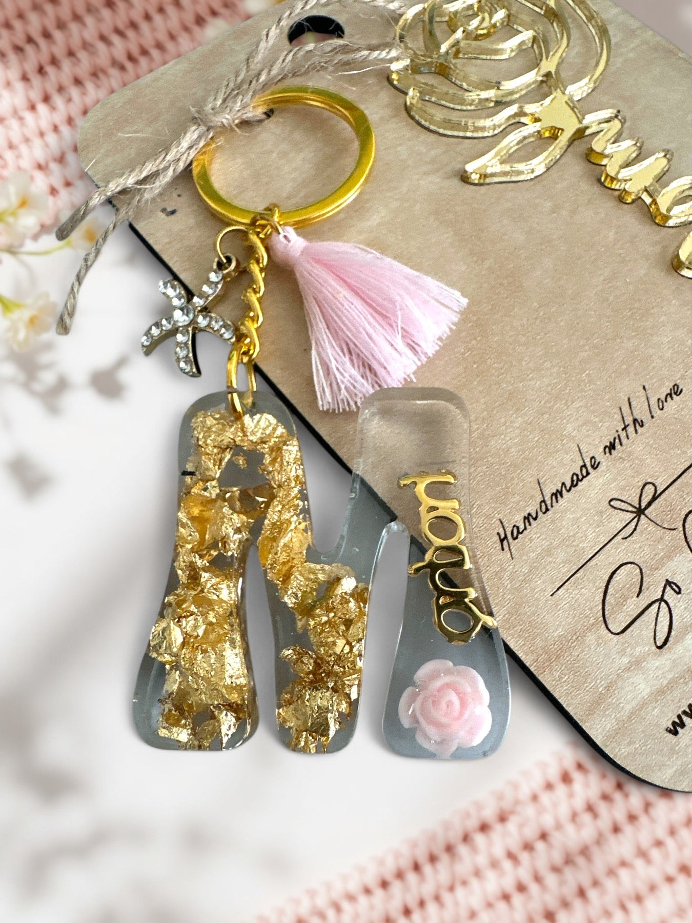 Επετειακό Μπρελόκ για Μαμά, Γιαγιά και Νονά με Φύλλα Χρυσού και Ακρυλικό Τριαντάφυλλο - So Cute by Dimi