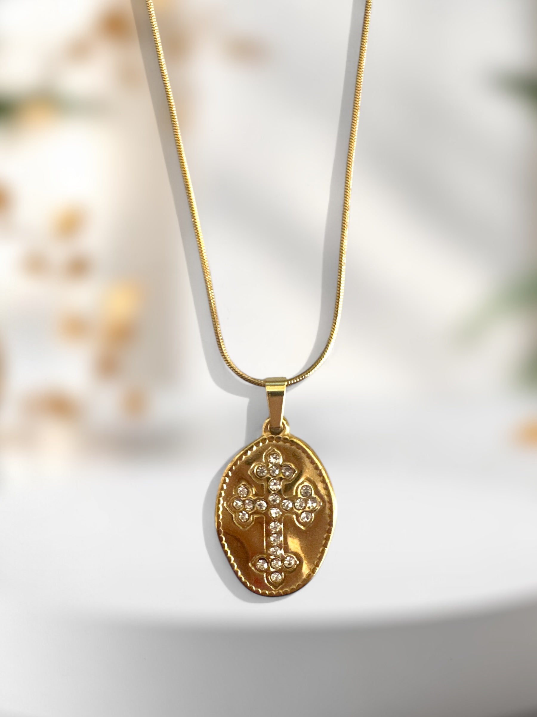 Blessed Oval – Οβάλ κολιέ με σταυρό & στρας - So Cute by Dimi