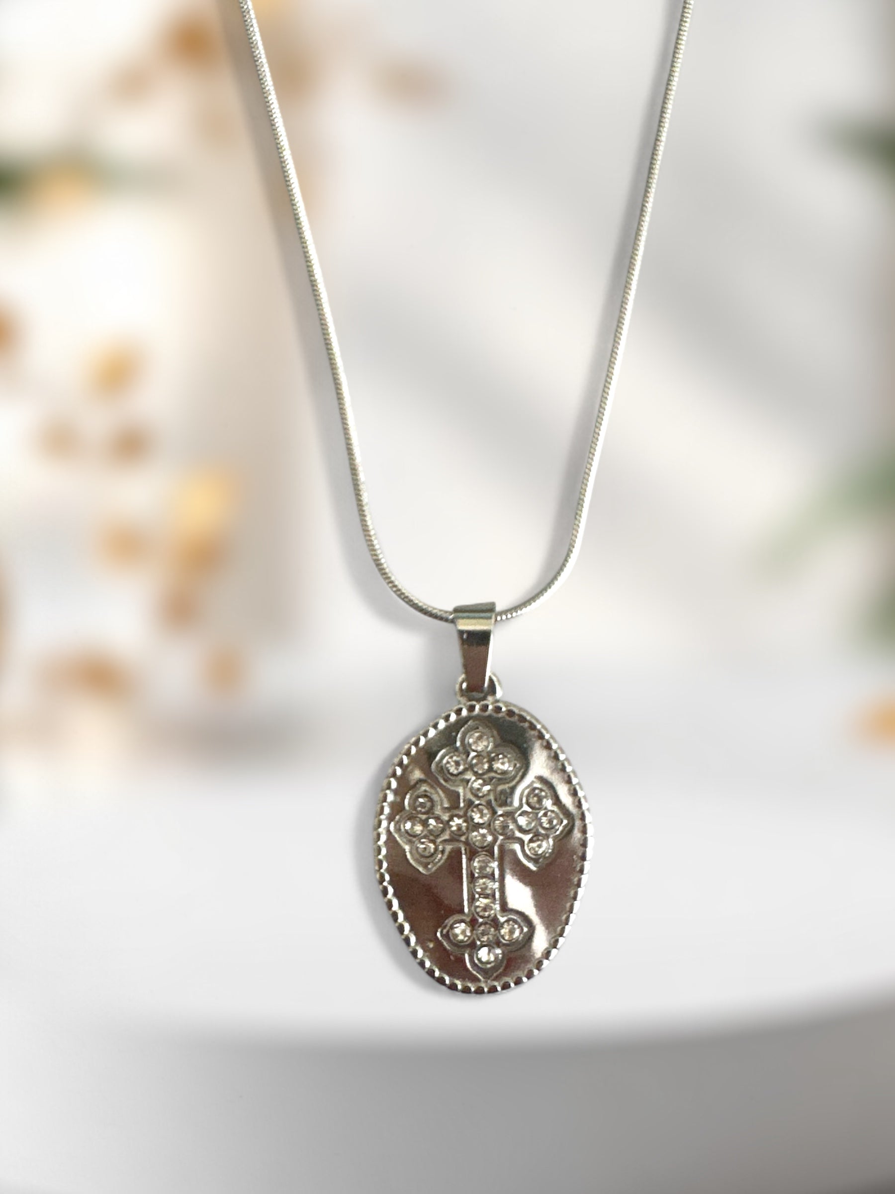 Blessed Oval – Οβάλ κολιέ με σταυρό & στρας - So Cute by Dimi