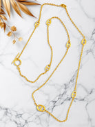 Μακριά χρυσαφί ατσάλινη αλυσίδα λαιμού 80εκ. με διακοσμητικά μοτίβα D και κούμπωμα T-bar.