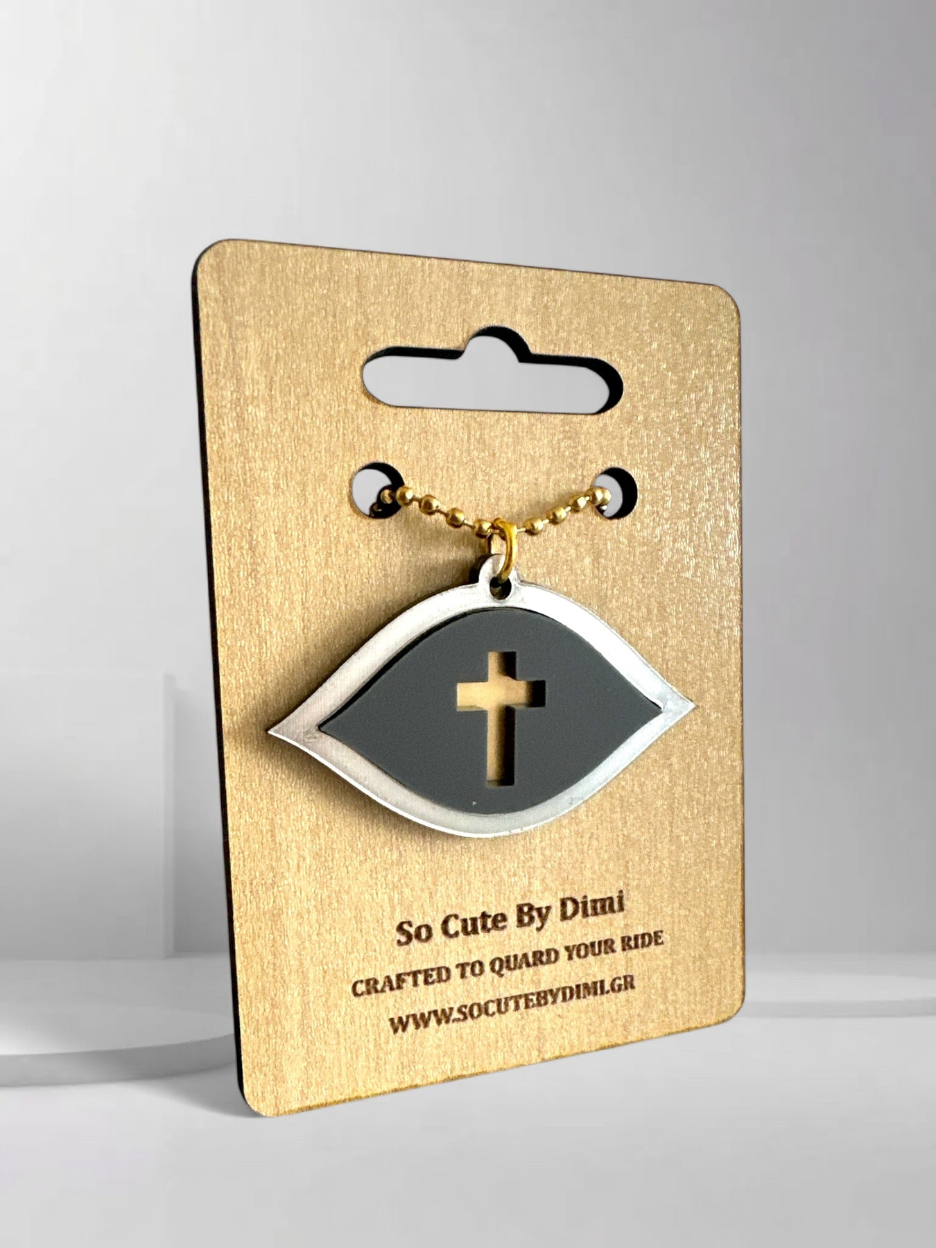 Μάτι γούρι αυτοκινήτου με ασημί καθρέφτη, σκούρο γκρι plexiglass και χρυσό σταυρό στο κέντρο, σε χρυσή αλυσίδα