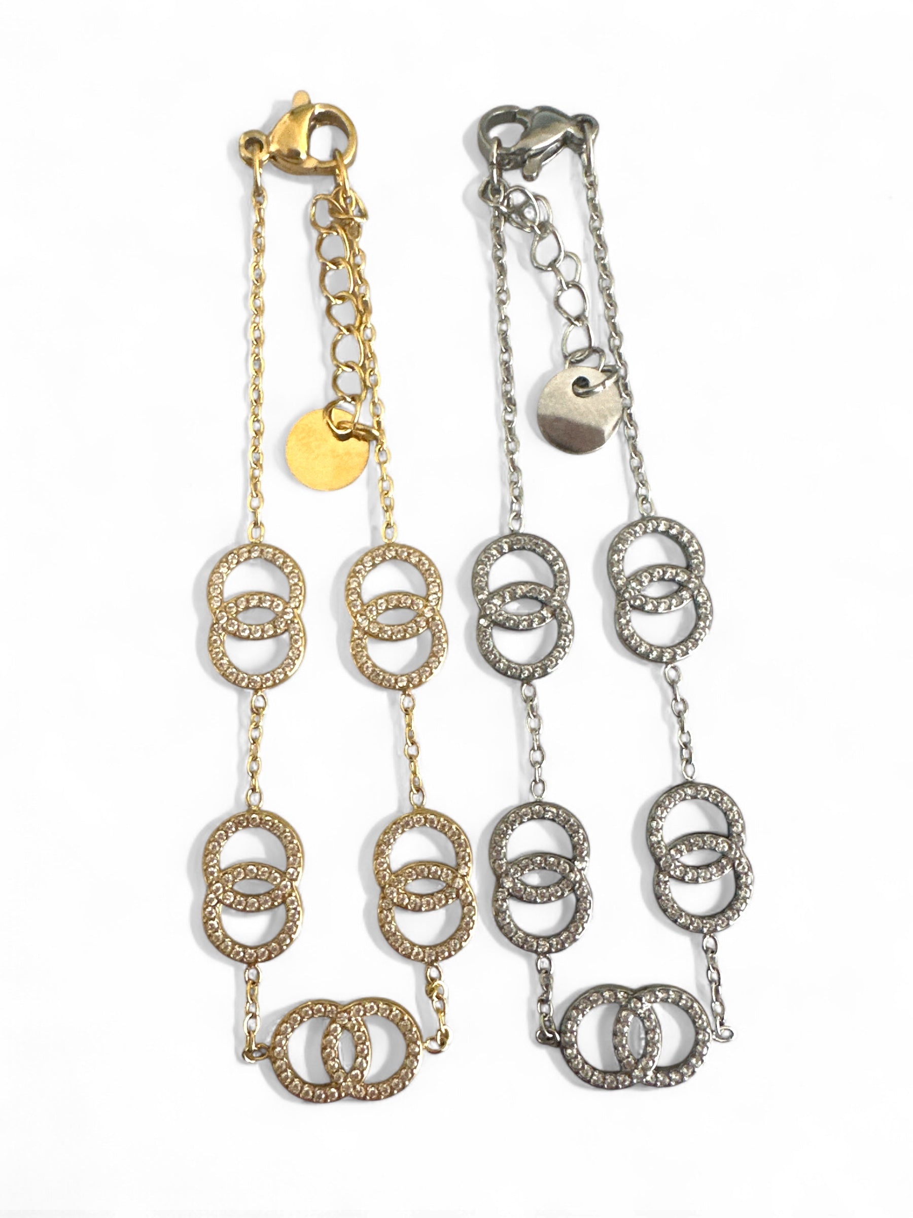 Ατσάλινο βραχιόλι με διακοσμητικούς κρίκους και ζιργκόν, διαθέσιμο σε χρυσό και ασημί φινίρισμα