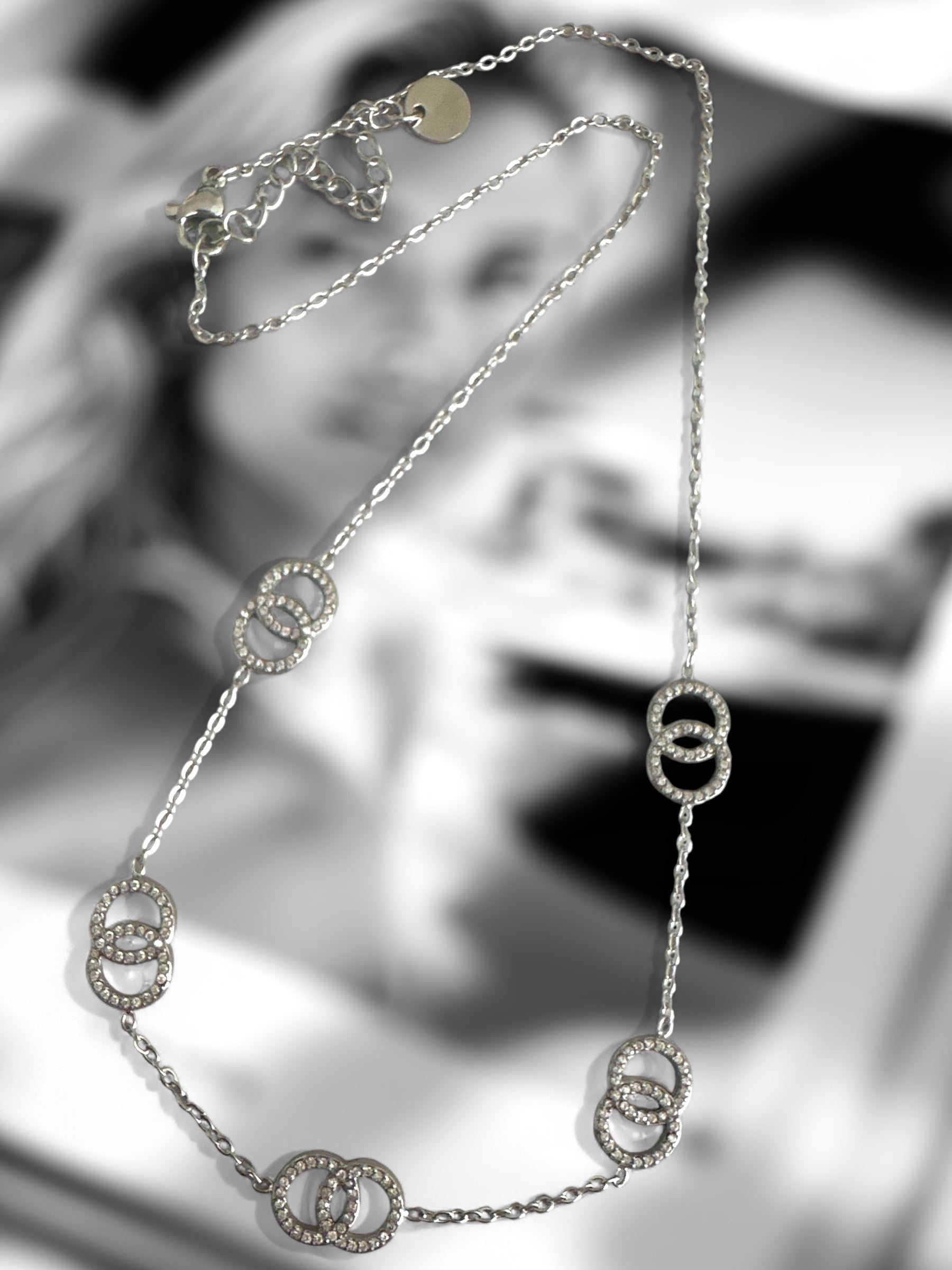 Ατσάλινο γυναικείο κολιέ με κρίκους και ζιργκόν, σε χρυσό και ασημί φινίρισμα, μήκους 40+5 εκ.