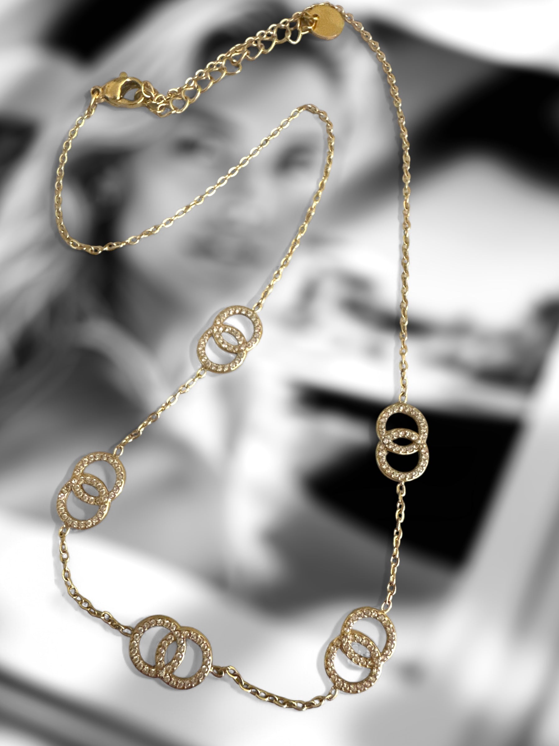 Ατσάλινο γυναικείο κολιέ με κρίκους και ζιργκόν, σε χρυσό και ασημί φινίρισμα, μήκους 40+5 εκ.