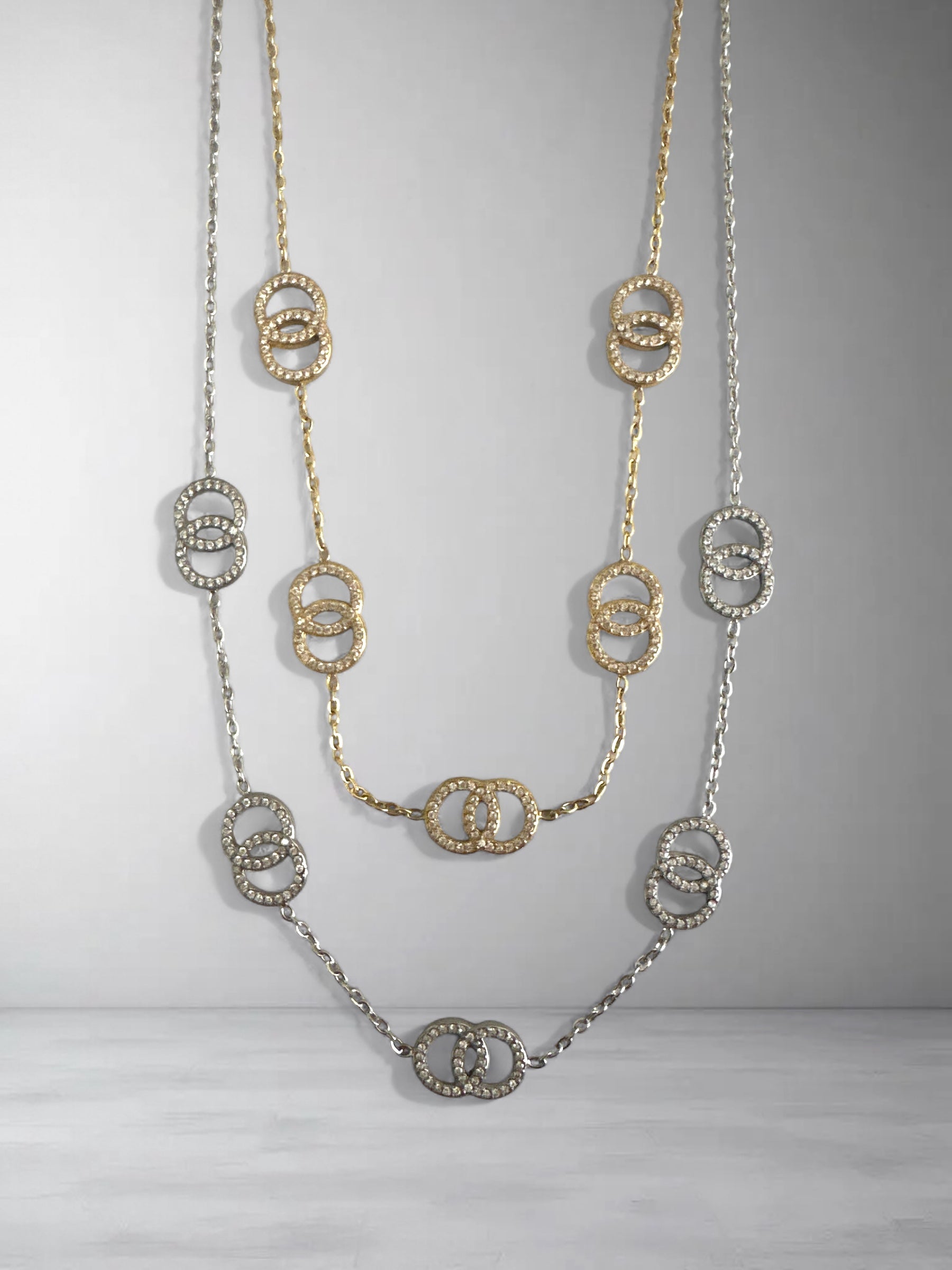 Ατσάλινο γυναικείο κολιέ με κρίκους και ζιργκόν, σε χρυσό και ασημί φινίρισμα, μήκους 40+5 εκ.