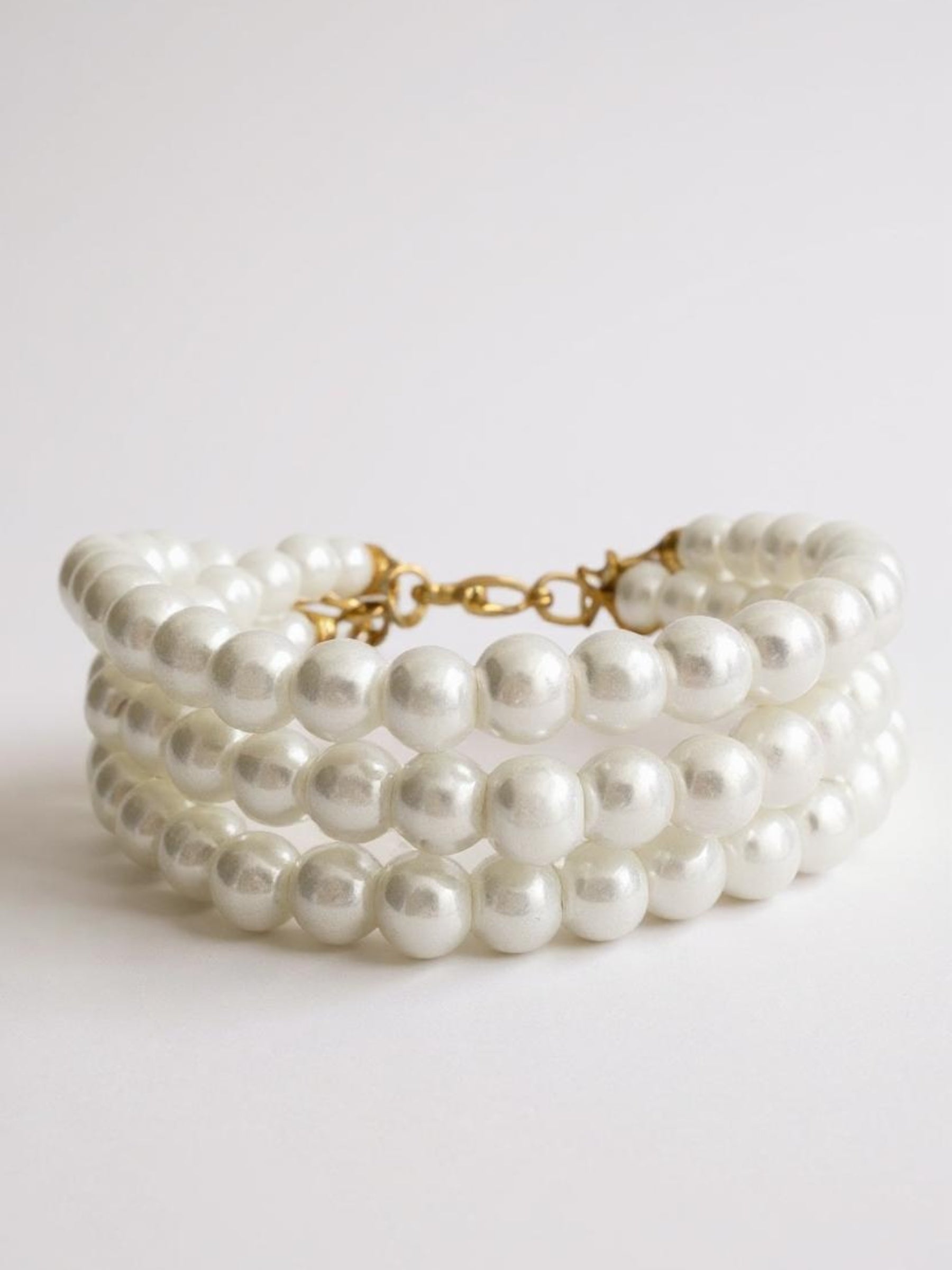 🤍 Βραχιόλι Pearl Muse – Τριπλή Σειρά από Πέρλες - So Cute by Dimi
