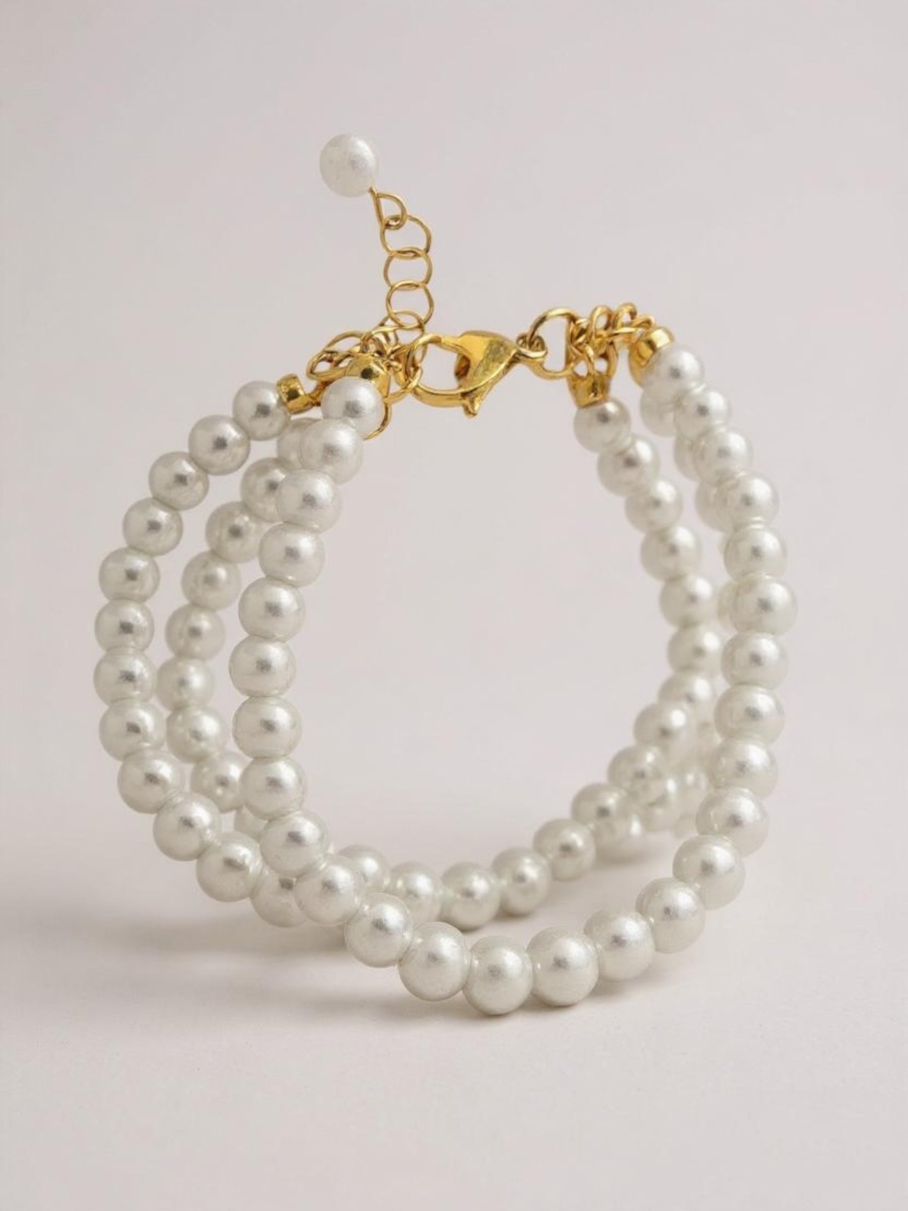 🤍 Βραχιόλι Pearl Muse – Τριπλή Σειρά από Πέρλες - So Cute by Dimi