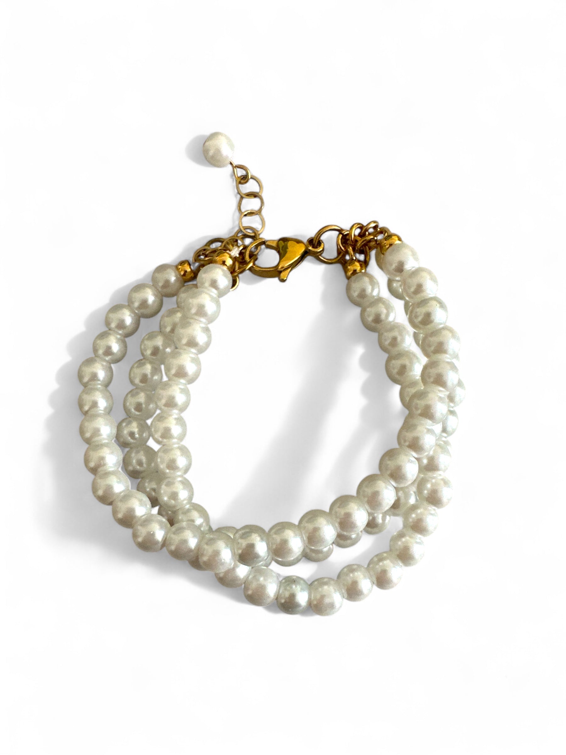 🤍 Βραχιόλι Pearl Muse – Τριπλή Σειρά από Πέρλες - So Cute by Dimi