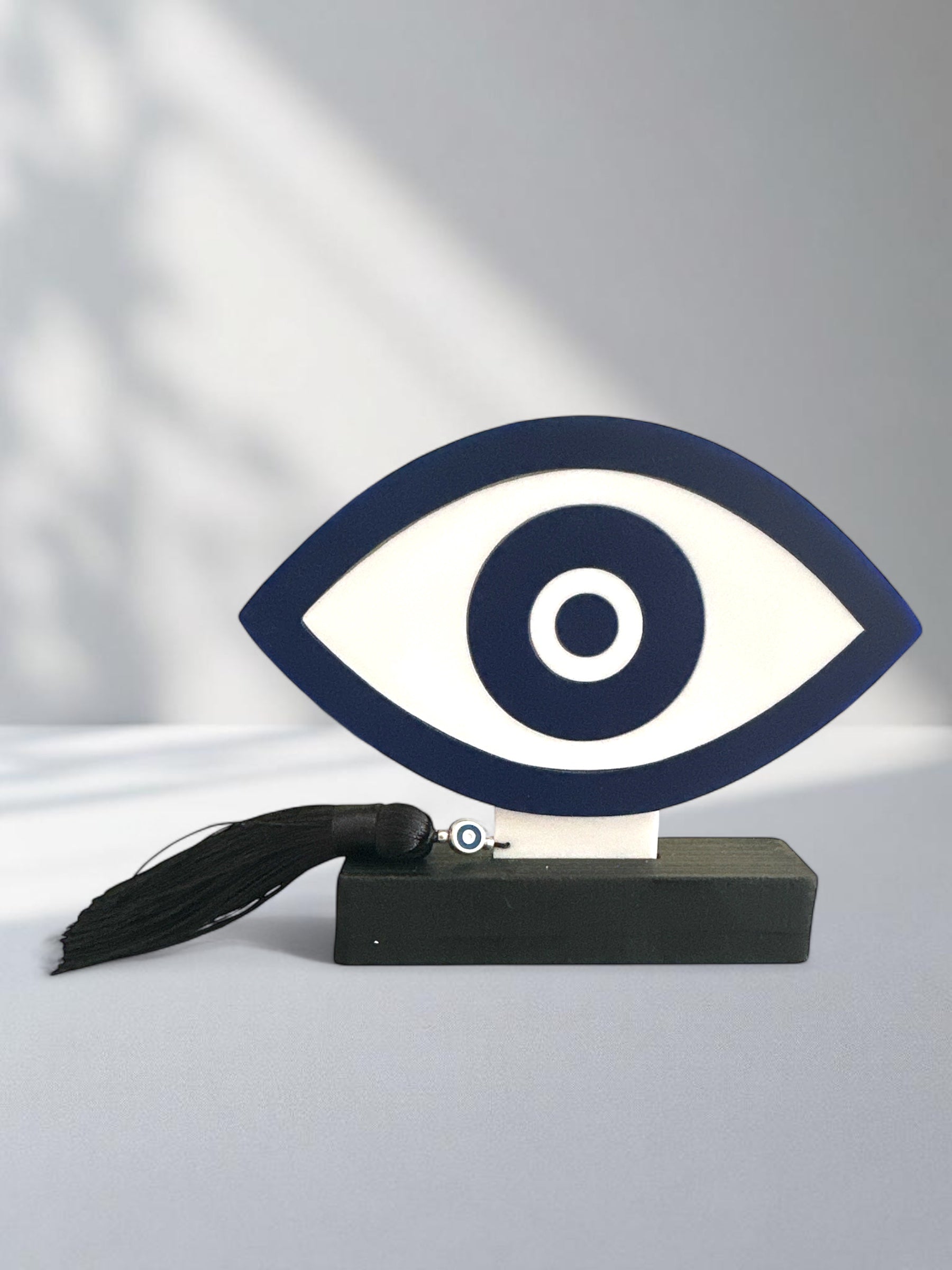 Επιτραπέζιο γούρι μάτι So Cute by Dimi σε ξύλινη βάση με φούντα