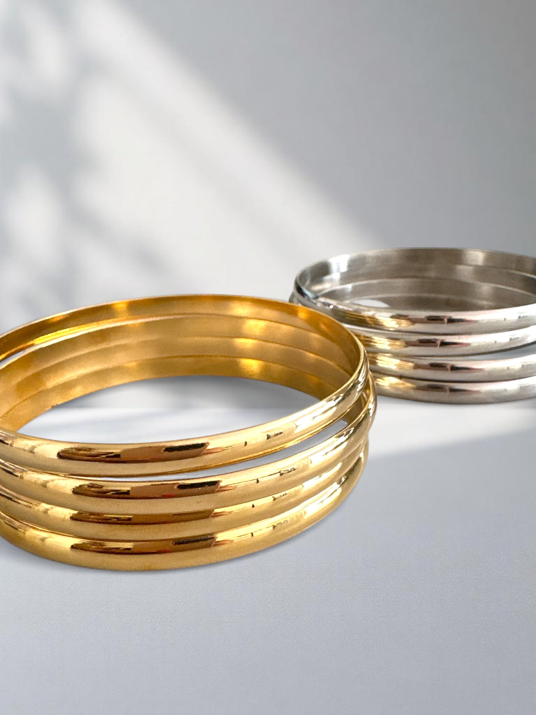 Ατσάλινα βραχιόλια σε χρυσό και ασημί χρώμα με γυαλιστερό φινίρισμα