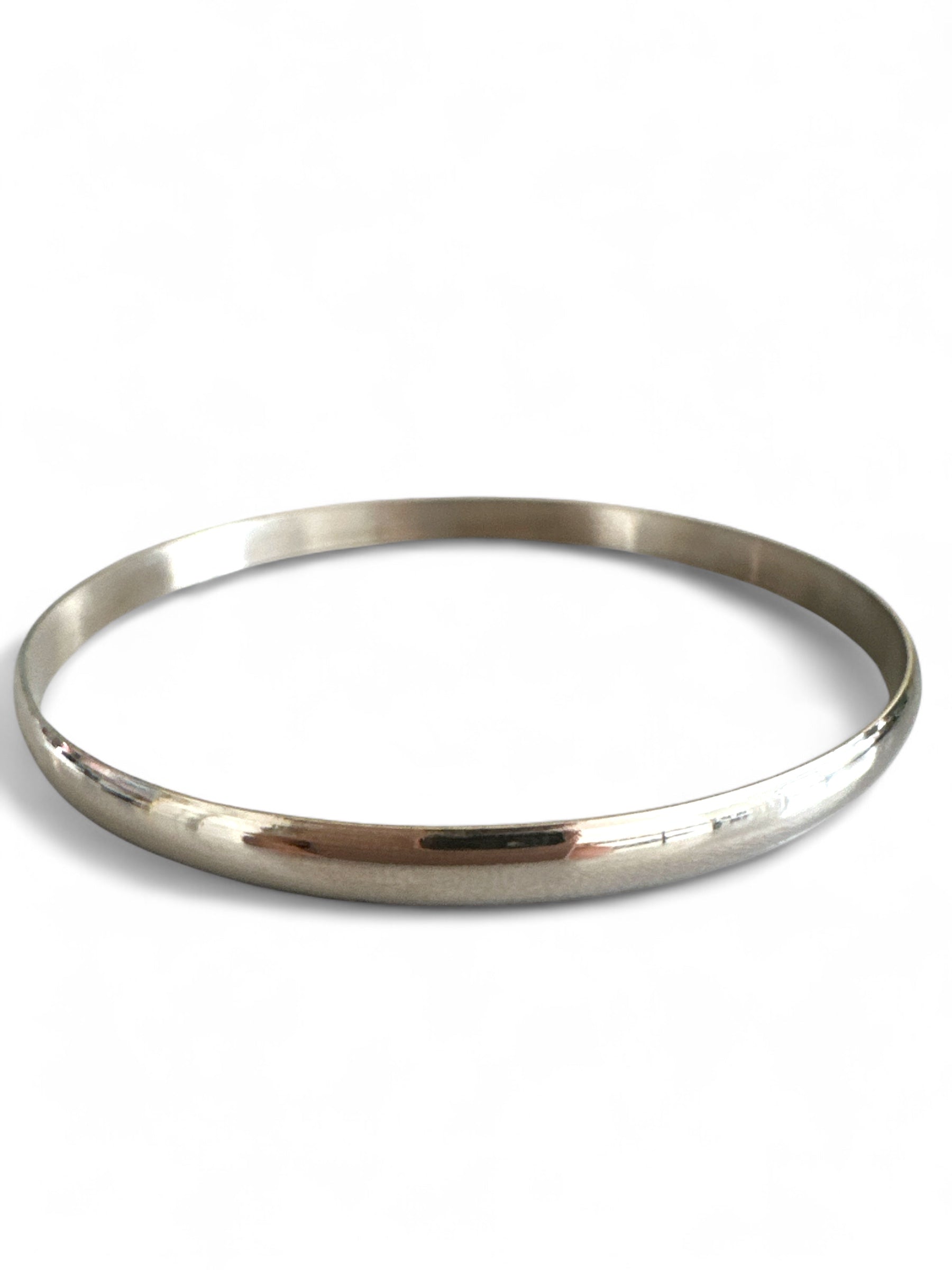 Ατσάλινα βραχιόλια σε ασημί χρώμα με γυαλιστερό φινίρισμα