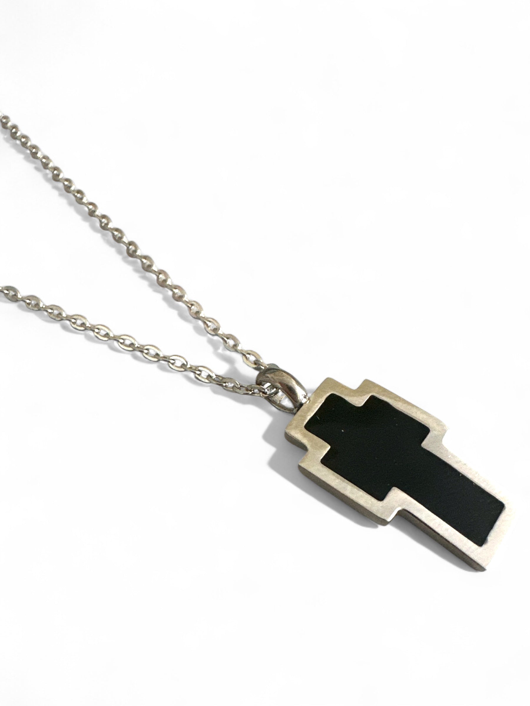 Ατσάλινα κολιέ με γεωμετρικό σταυρό σε μαύρο, λευκό και τιρκουάζ απόχρωση – So Cute by Dimi